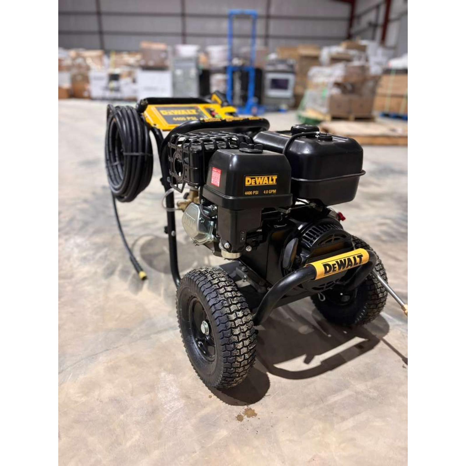 DEWALT 4400 PSI PRESSURE WASHER