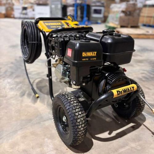 DEWALT 4400 PSI PRESSURE WASHER