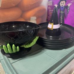 Springtown Location- Mixed Pallet Halloween Items