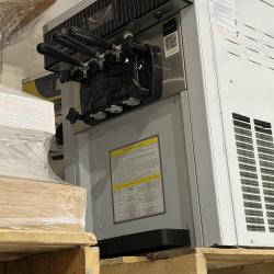 VEVOR ICE CREAM MACHINE 3 FLVORS