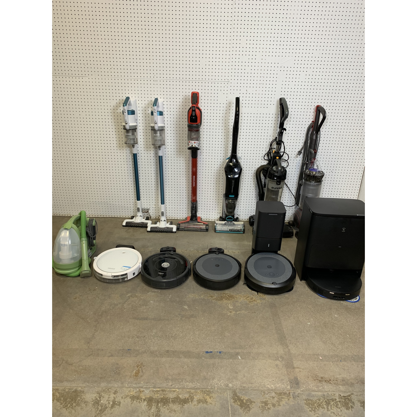 Used / Unprocessed Returns – Premium Robot Vacuum & Floor Care Pallet Featuring Dyson, Ecovacs, iRobot, Bissell, Eureka & Craftsman – $3,510 TOTAL MSRP
