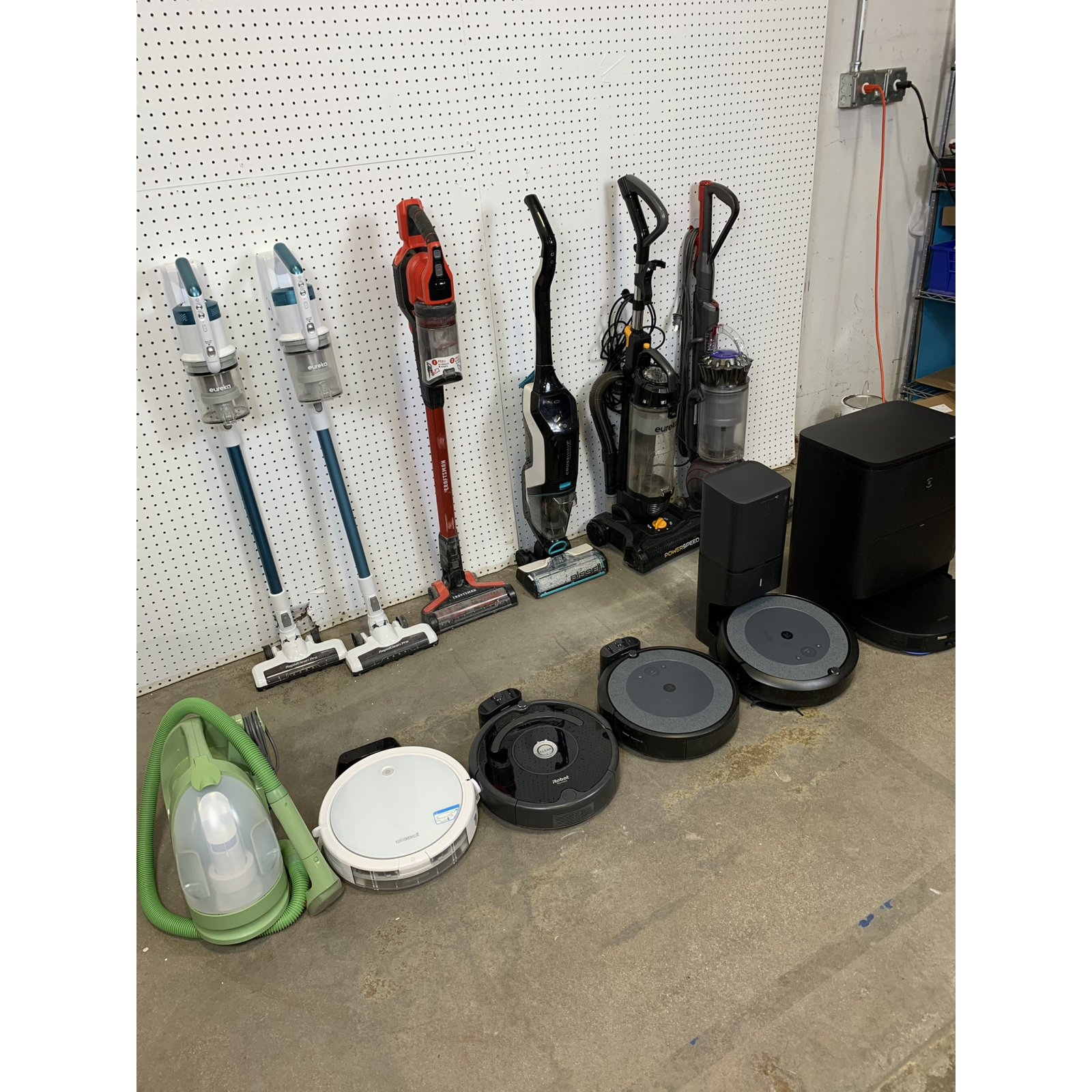 Used / Unprocessed Returns – Premium Robot Vacuum & Floor Care Pallet Featuring Dyson, Ecovacs, iRobot, Bissell, Eureka & Craftsman – $3,510 TOTAL MSRP