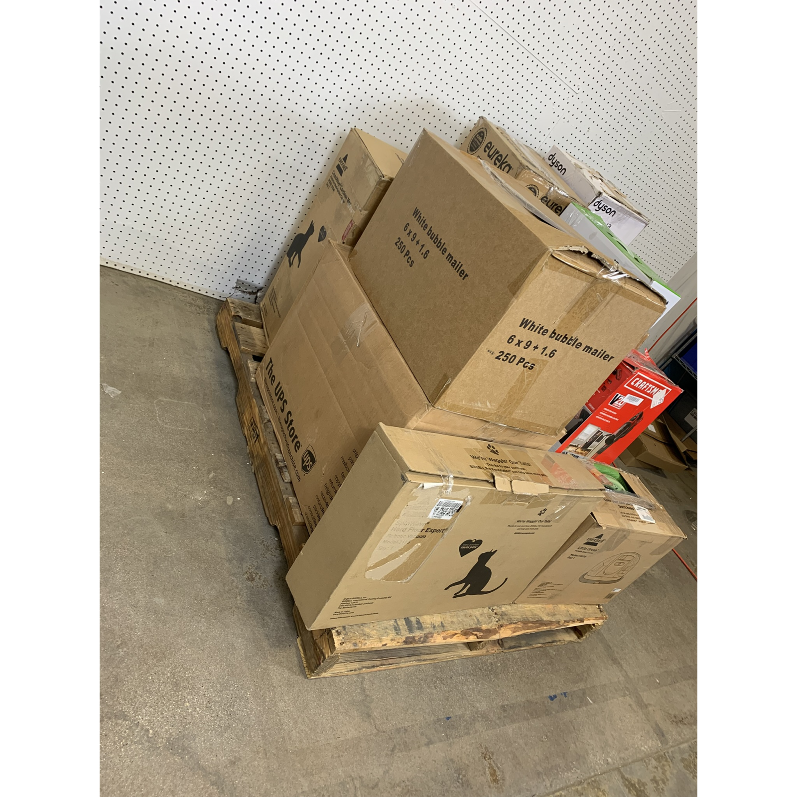 Used / Unprocessed Returns – Premium Robot Vacuum & Floor Care Pallet Featuring Dyson, Ecovacs, iRobot, Bissell, Eureka & Craftsman – $3,510 TOTAL MSRP