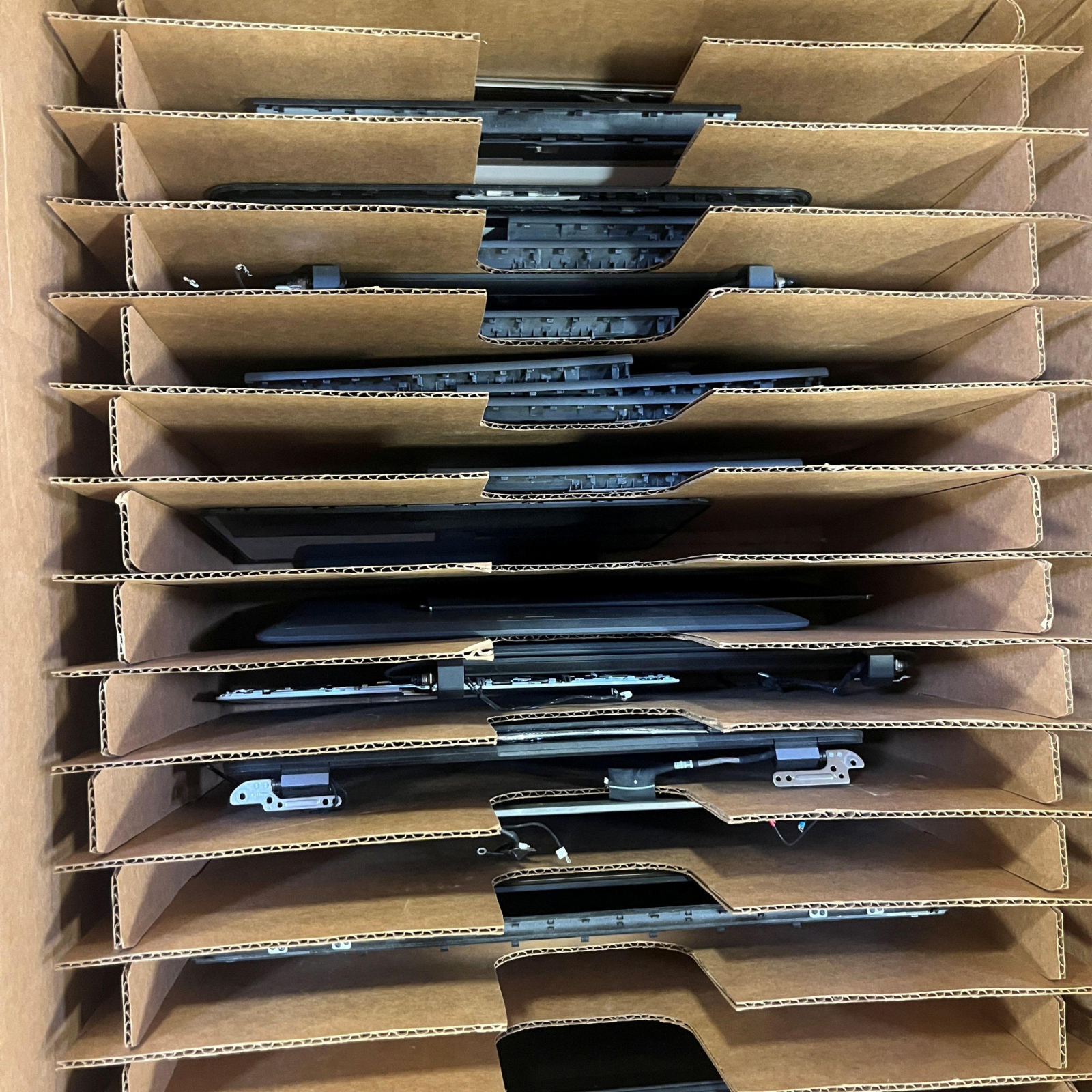 Salvage Pallet – HP Laptop Parts, Screens, Keyboards, Cables, Label Printers – Mixed Lot