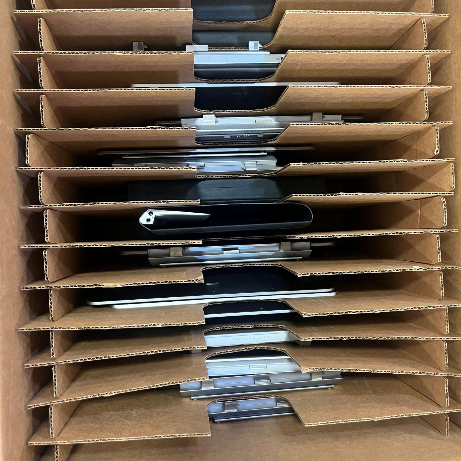 Salvage Pallet – HP Laptop Parts, Screens, Keyboards, Cables, Label Printers – Mixed Lot