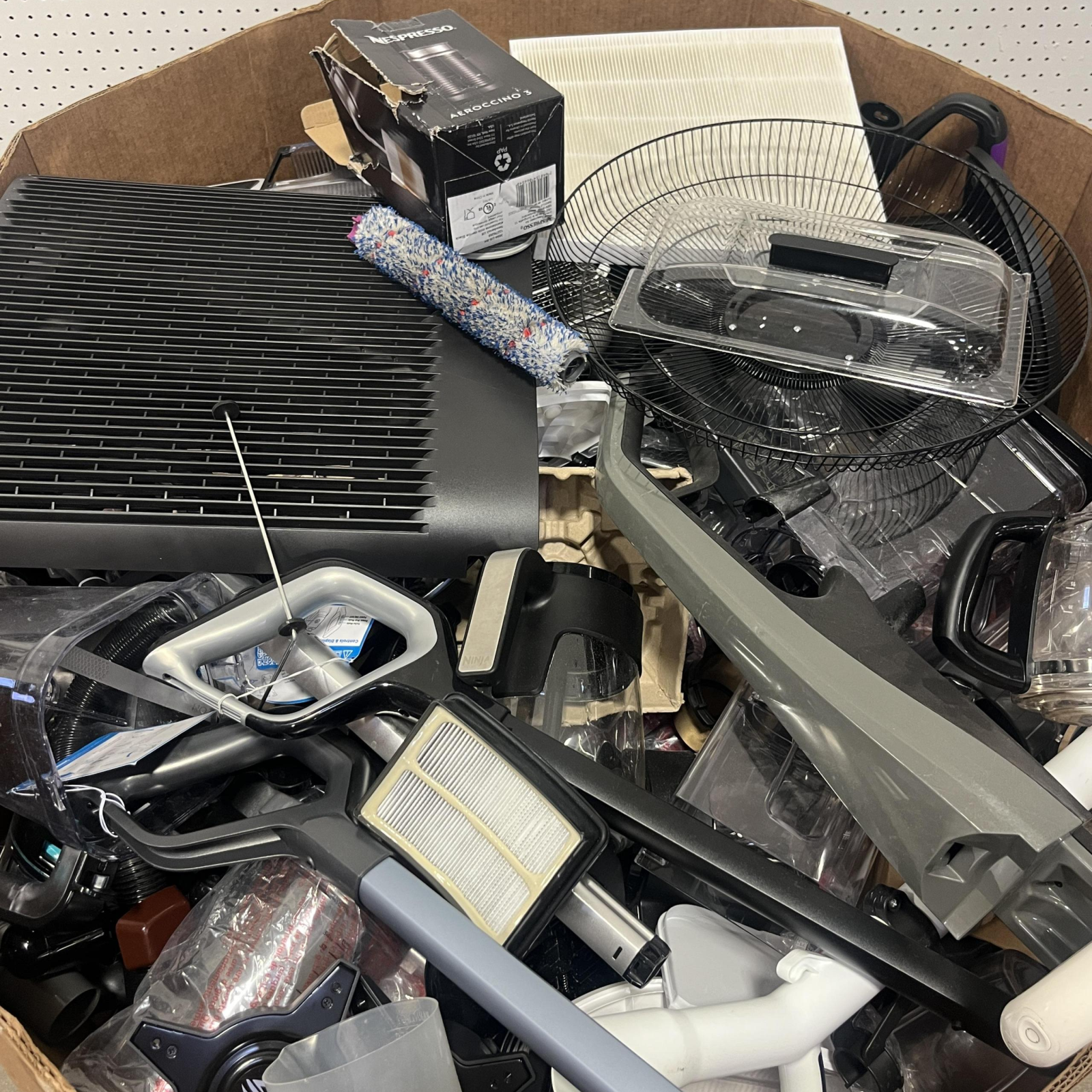 USED MISCELLANEOUS KITCHEN APPLIANCE & VACUUM PARTS & ACCESSORIES PALLET #4 – UNMANIFESTED