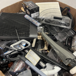 USED MISCELLANEOUS KITCHEN APPLIANCE & VACUUM PARTS & ACCESSORIES PALLET #4 – UNMANIFESTED
