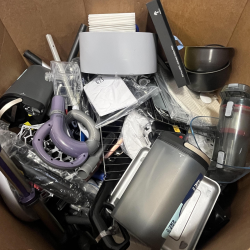 USED MISCELLANEOUS KITCHEN APPLIANCE & VACUUM PARTS & ACCESSORIES PALLET #5 – UNMANIFESTED