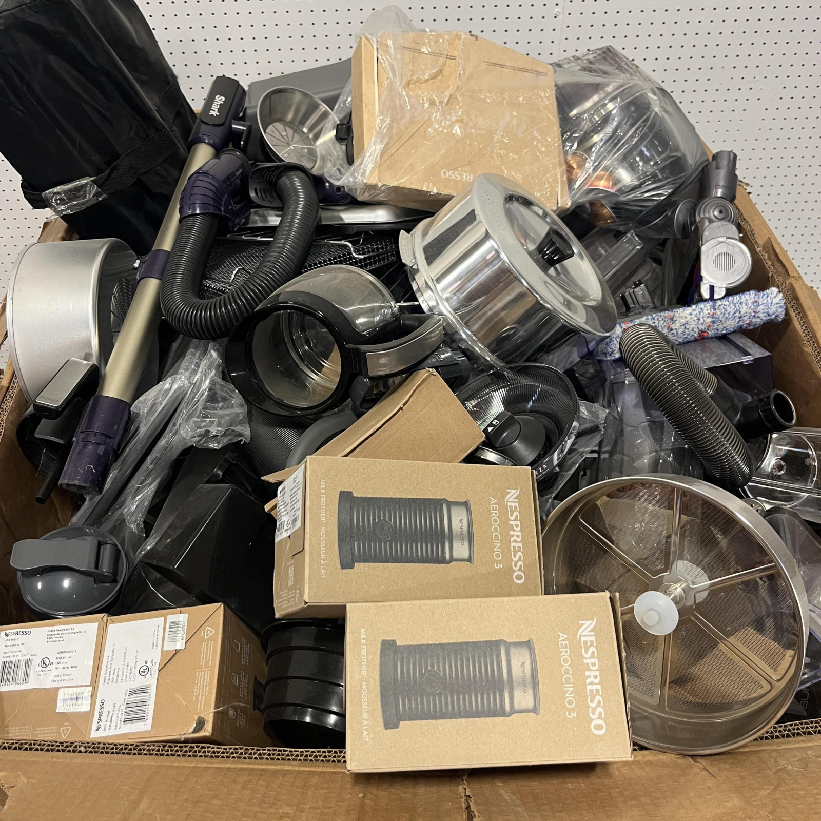 USED MISCELLANEOUS VACUUM & KITCHEN APPLIANCE PARTS & ACCESSORIES PALLET #8 – UNMANIFESTED