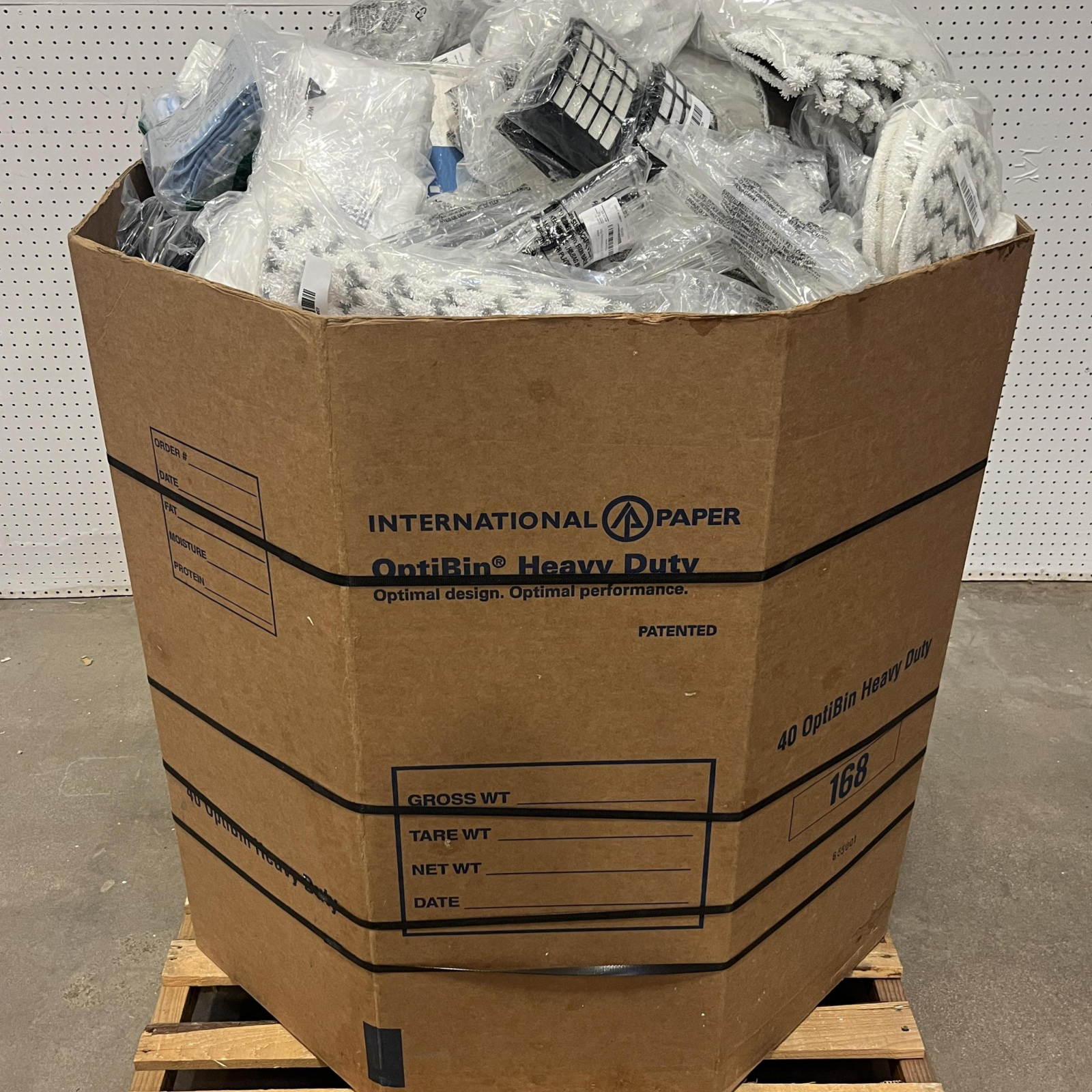 USED MISCELLANEOUS CLEANING SUPPLIES & REPLACEMENT PARTS PALLET – UNMANIFESTED