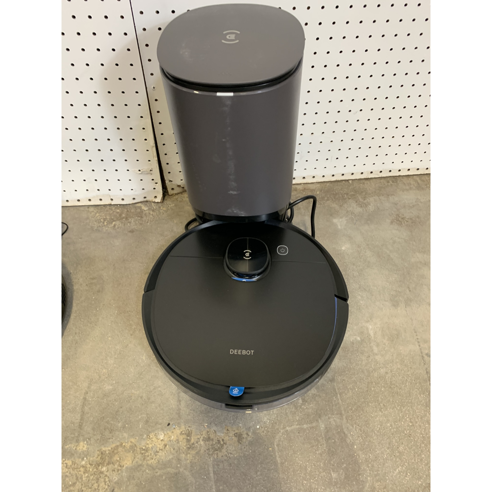 LOT OF 13 - Used Mixed Robot Vacuum Lot – Total LOT MSRP $4,614 – iRobot, Ecovacs & Shark