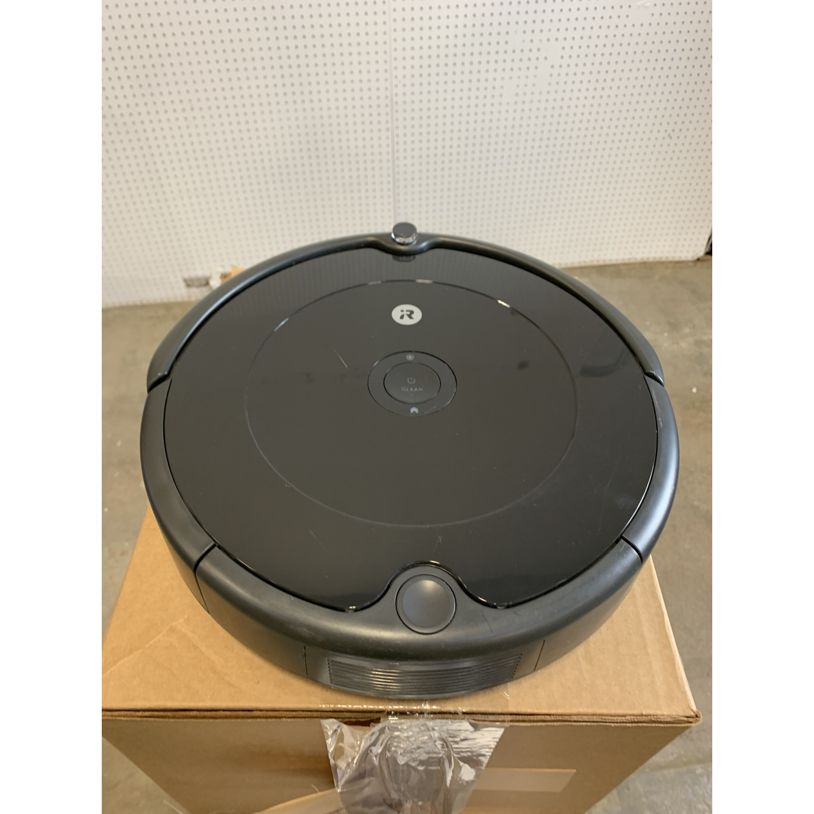 Used Mixed Vacuum Lot – Total LOT MSRP $2,976.91 – iRobot Roomba, Hoover & Bissell