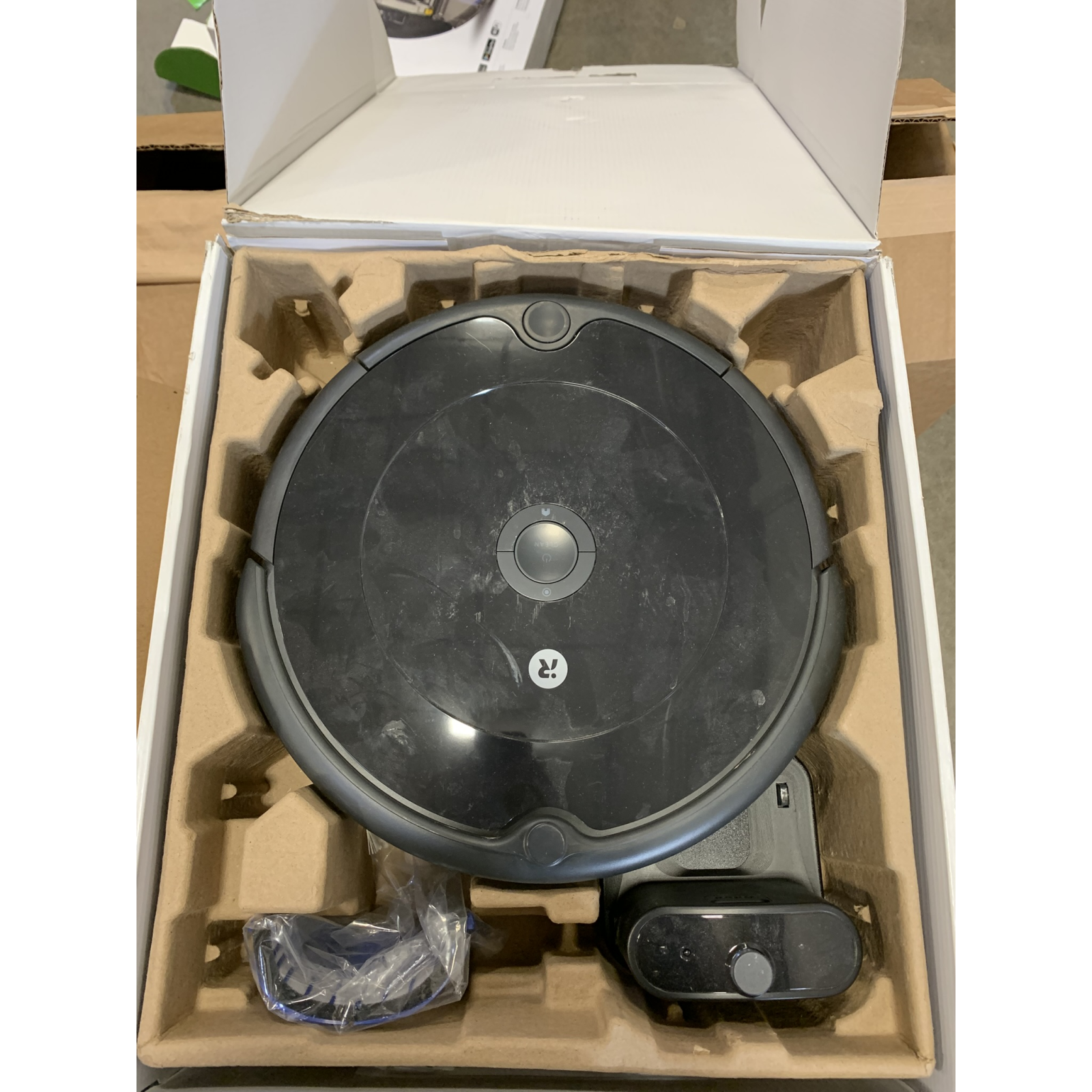 Used Mixed Vacuum Lot – Total LOT MSRP $2,976.91 – iRobot Roomba, Hoover & Bissell