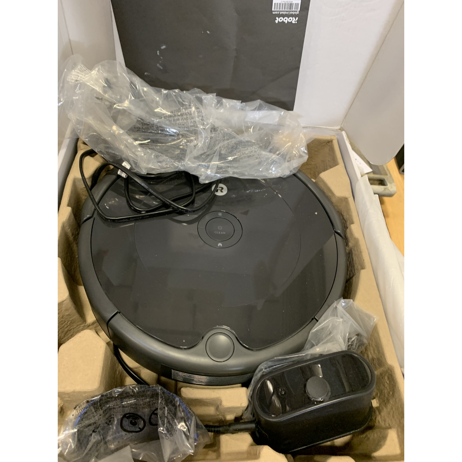 Used Mixed Vacuum Lot – Total LOT MSRP $2,976.91 – iRobot Roomba, Hoover & Bissell