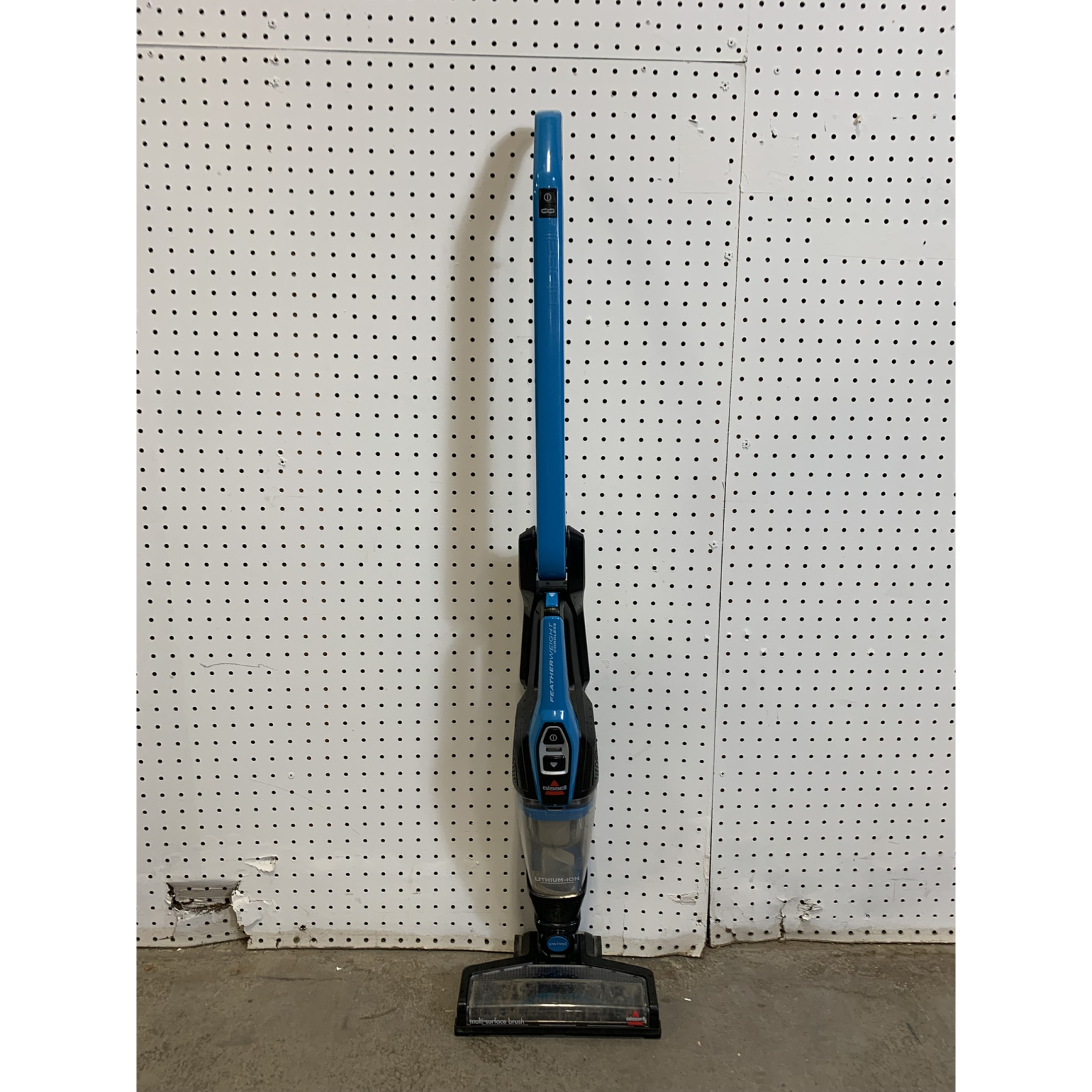 LOT OF 12 - USED Mixed Name-Brand Vacuum Pallet – Shark, Bissell, Black+Decker, Eureka & Craftsman - Total LOT MSRP $1,928