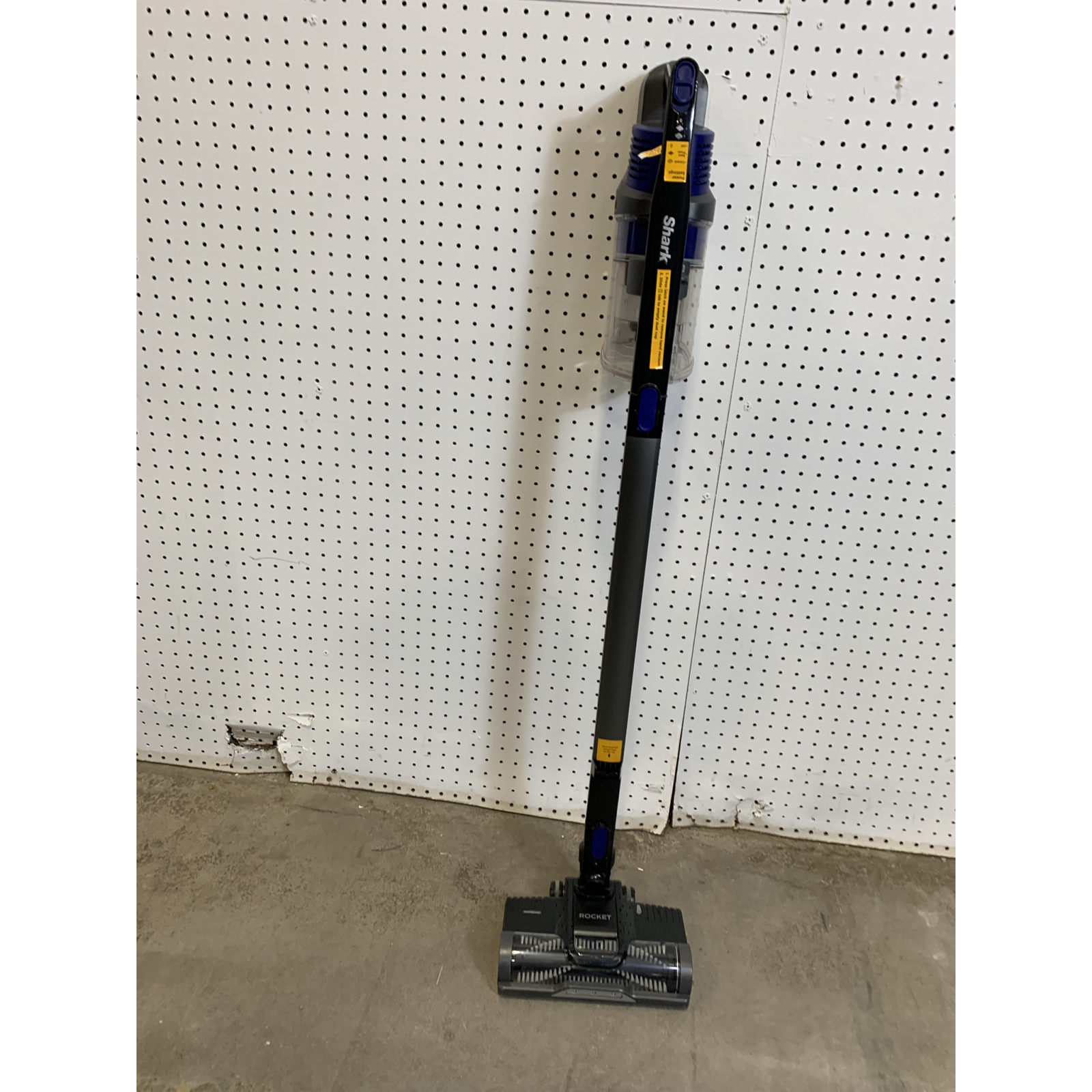 LOT OF 12 - USED Mixed Name-Brand Vacuum Pallet – Shark, Bissell, Black+Decker, Eureka & Craftsman - Total LOT MSRP $1,928