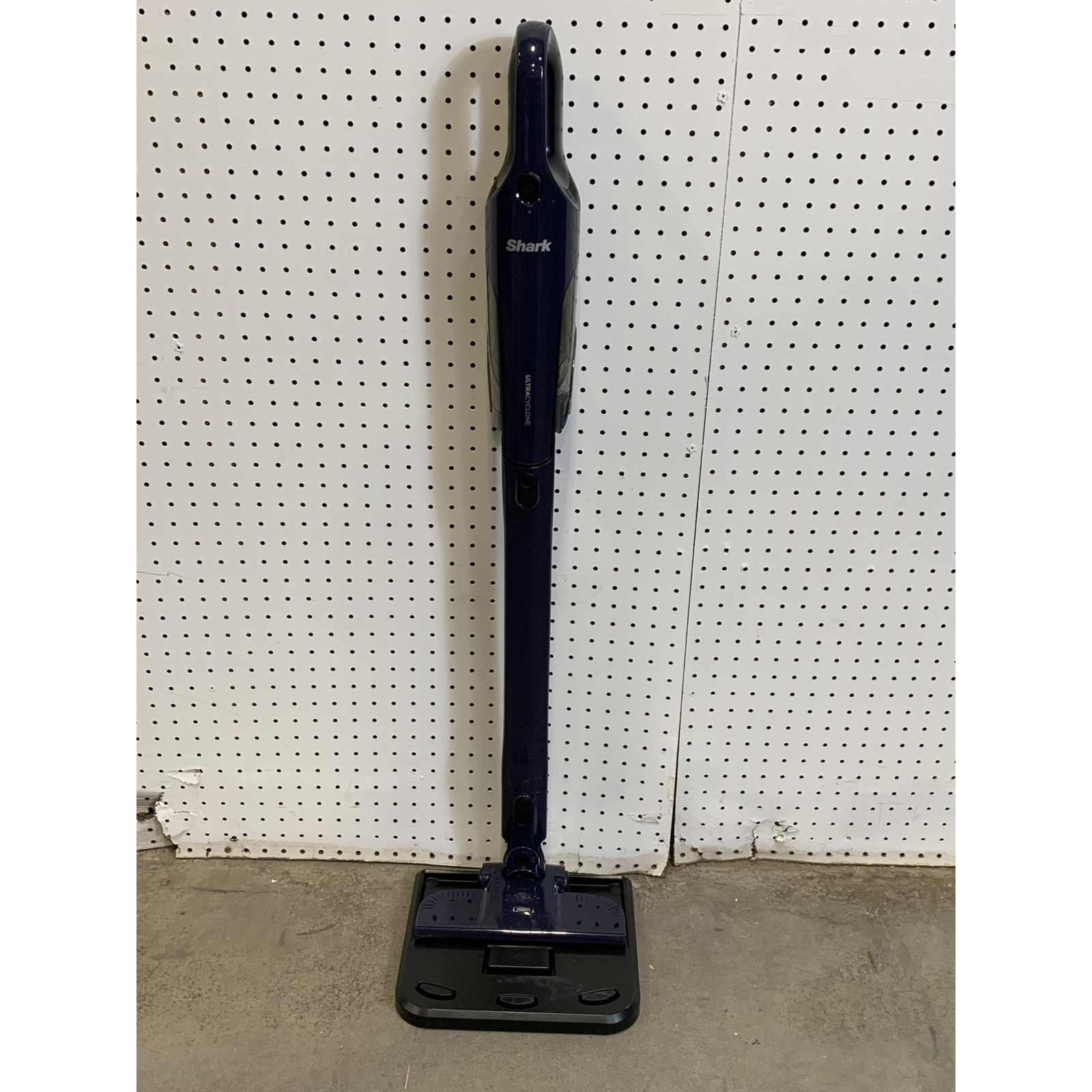 LOT OF 12 - USED Mixed Name-Brand Vacuum Pallet – Shark, Bissell, Black+Decker, Eureka & Craftsman - Total LOT MSRP $1,928
