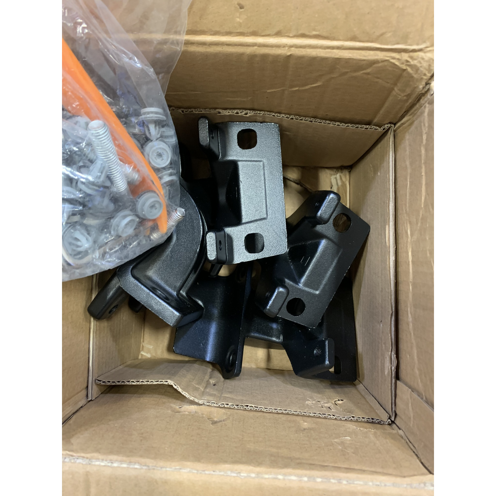 LOT OF 7 - USED MIXED AUTOMOTIVE PARTS PALLET – HEADLIGHTS, RADIATORS, GRILLES & MORE - Total LOT MSRP $626