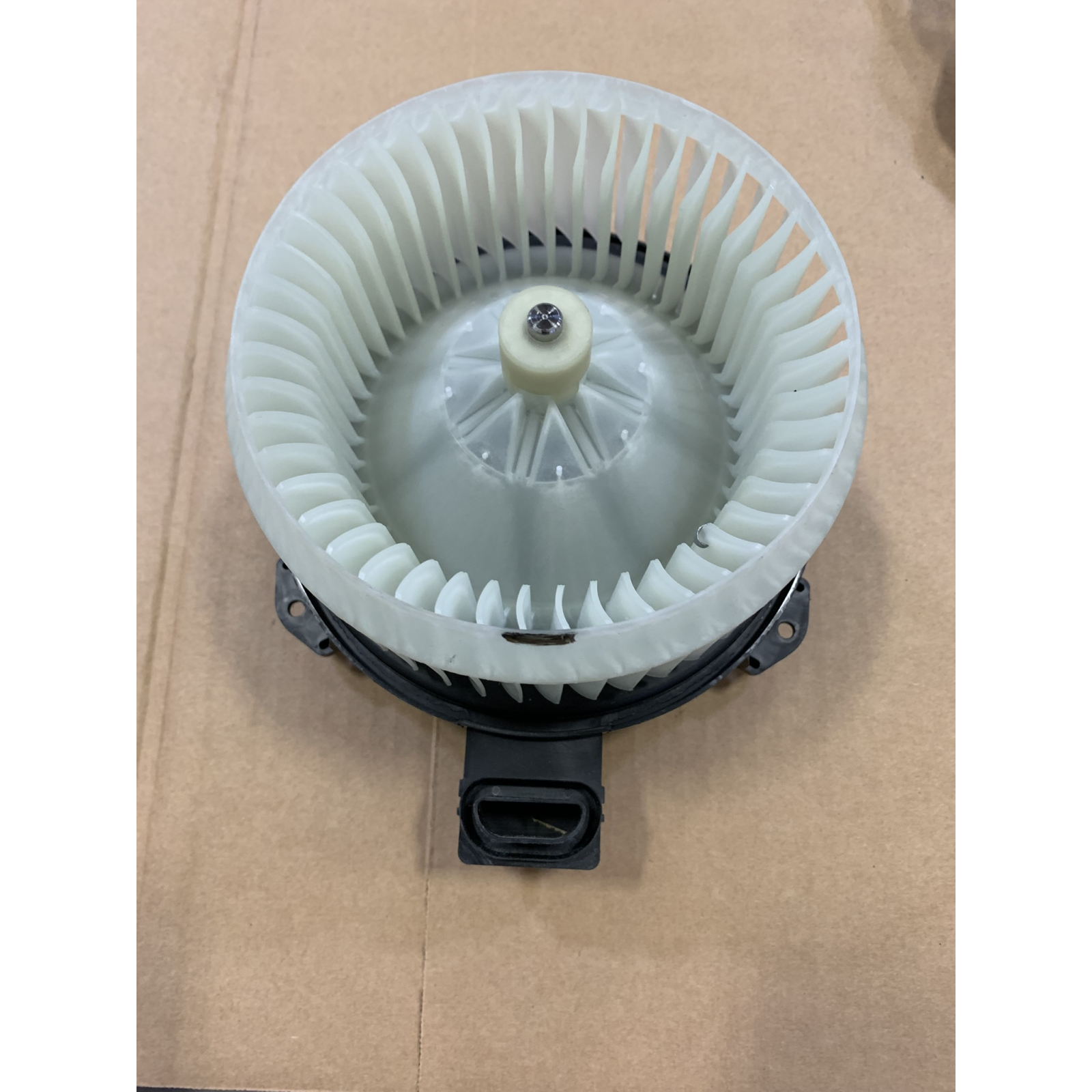 LOT OF 7 - USED MIXED AUTOMOTIVE PARTS PALLET – HEADLIGHTS, RADIATORS, GRILLES & MORE - Total LOT MSRP $626