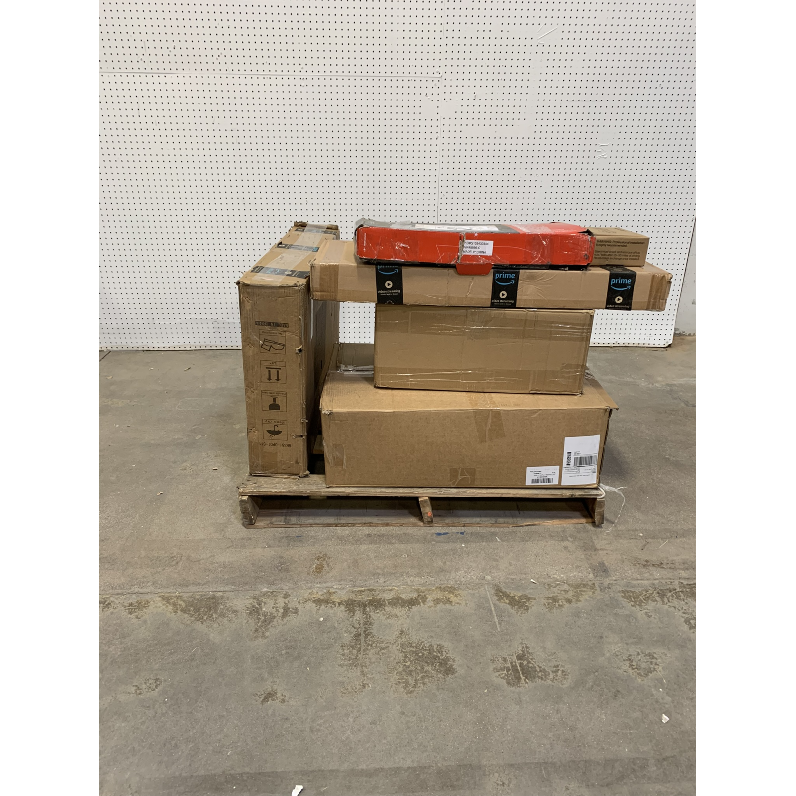 LOT OF 7 - USED MIXED AUTOMOTIVE PARTS PALLET – HEADLIGHTS, RADIATORS, GRILLES & MORE - Total LOT MSRP $626