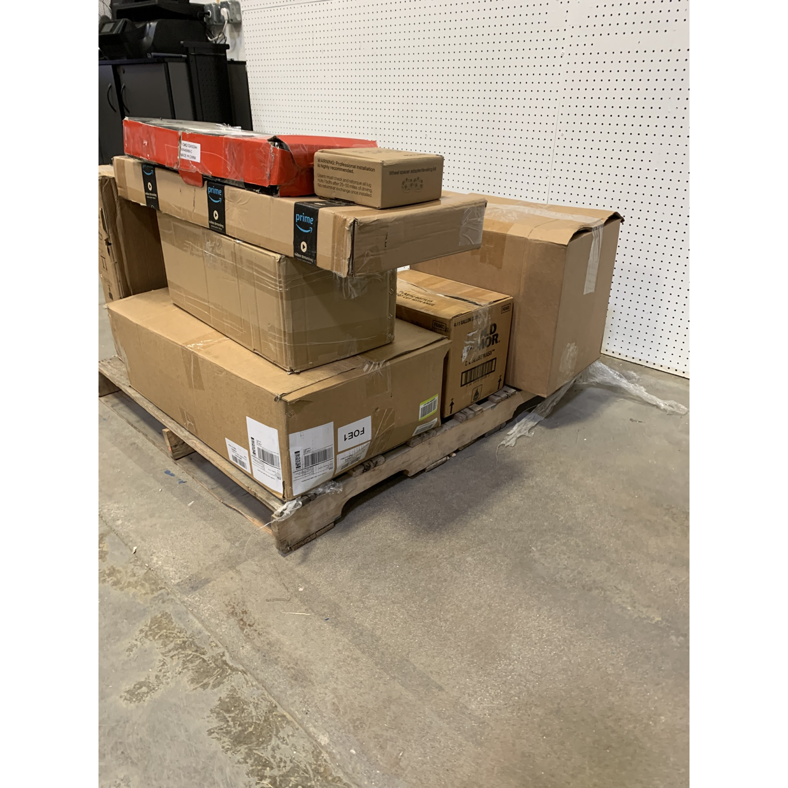 LOT OF 7 - USED MIXED AUTOMOTIVE PARTS PALLET – HEADLIGHTS, RADIATORS, GRILLES & MORE - Total LOT MSRP $626