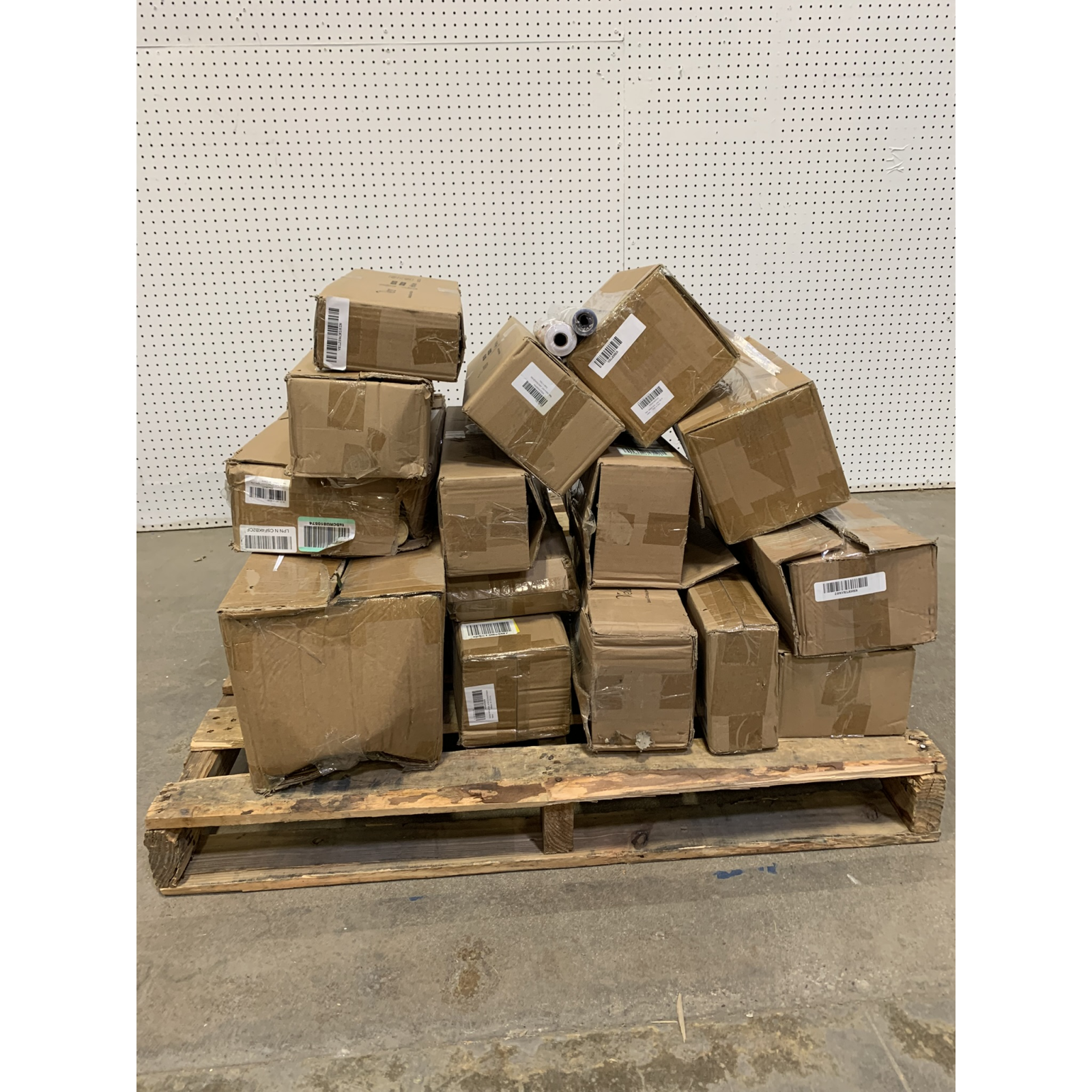 LOT OF 16 - Like New / Open Box Mixed Home Decor & Artificial Plant Lot – Velener, Agave Plants & More - Total LOT MSRP $306.98