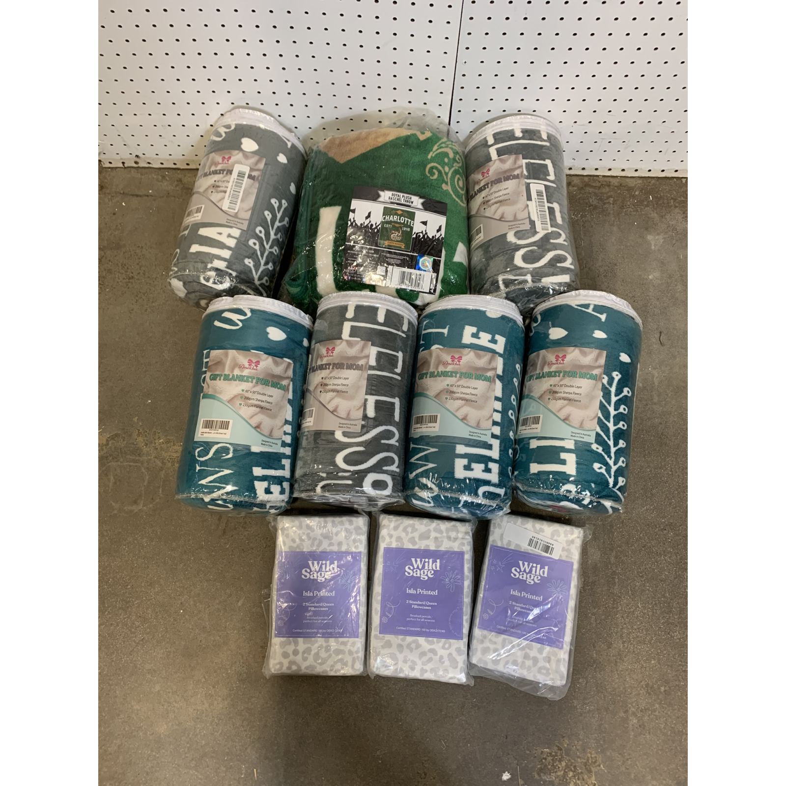LOT OF 25 - USED Mixed Home Goods, Rugs, Blankets & Memorial Items – Various Brands - Total LOT MSRP $440