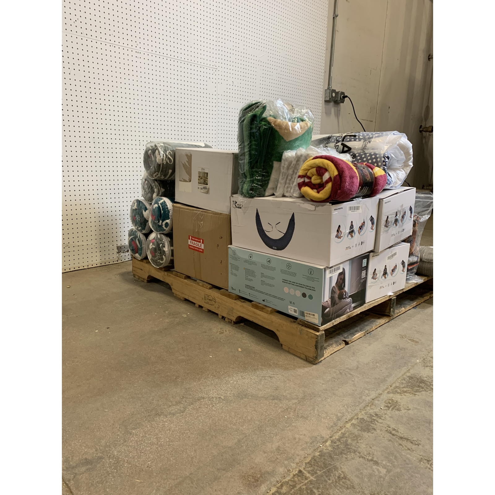LOT OF 25 - USED Mixed Home Goods, Rugs, Blankets & Memorial Items – Various Brands - Total LOT MSRP $440