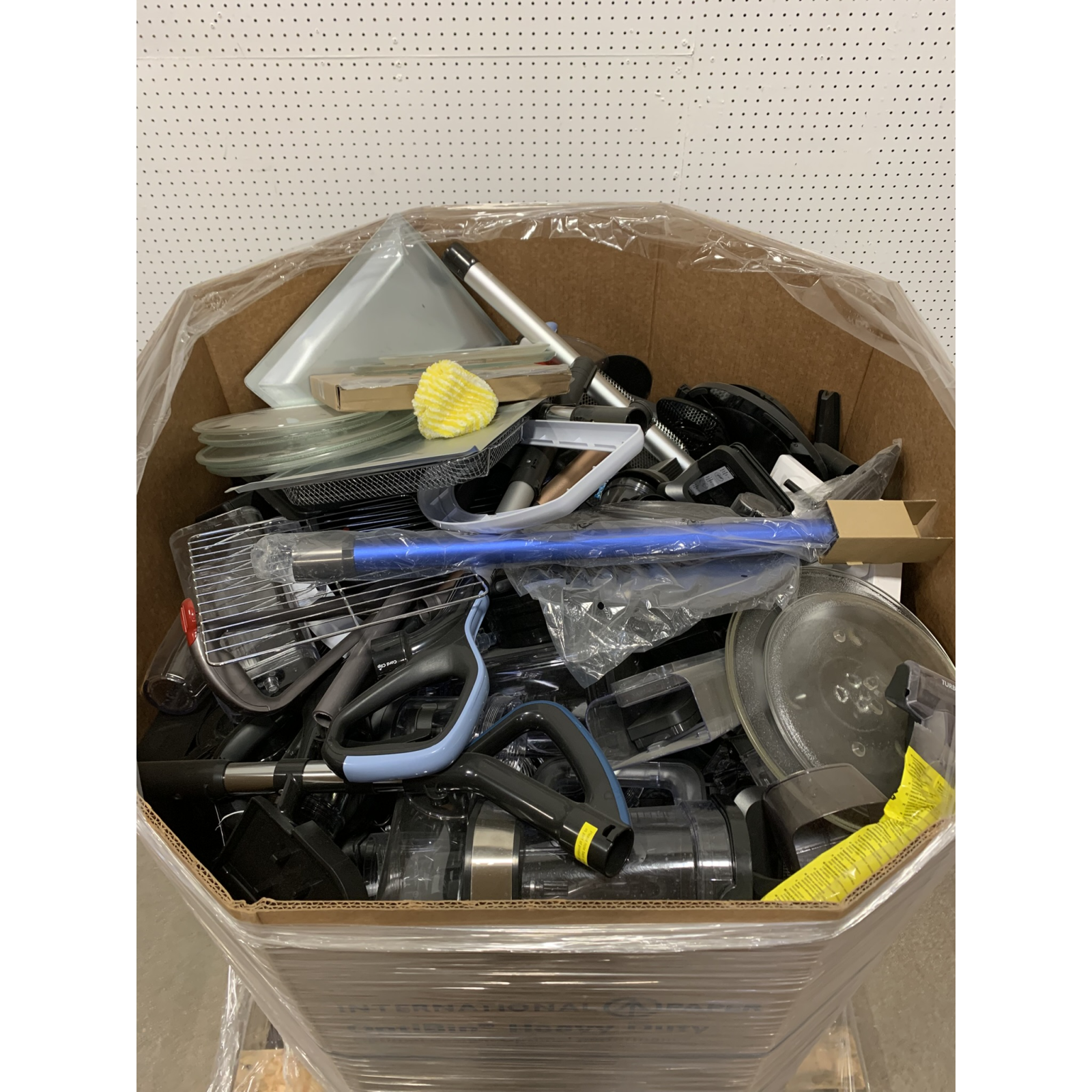 Gaylord — Used Mixed Small Appliance Parts, Unmanifested