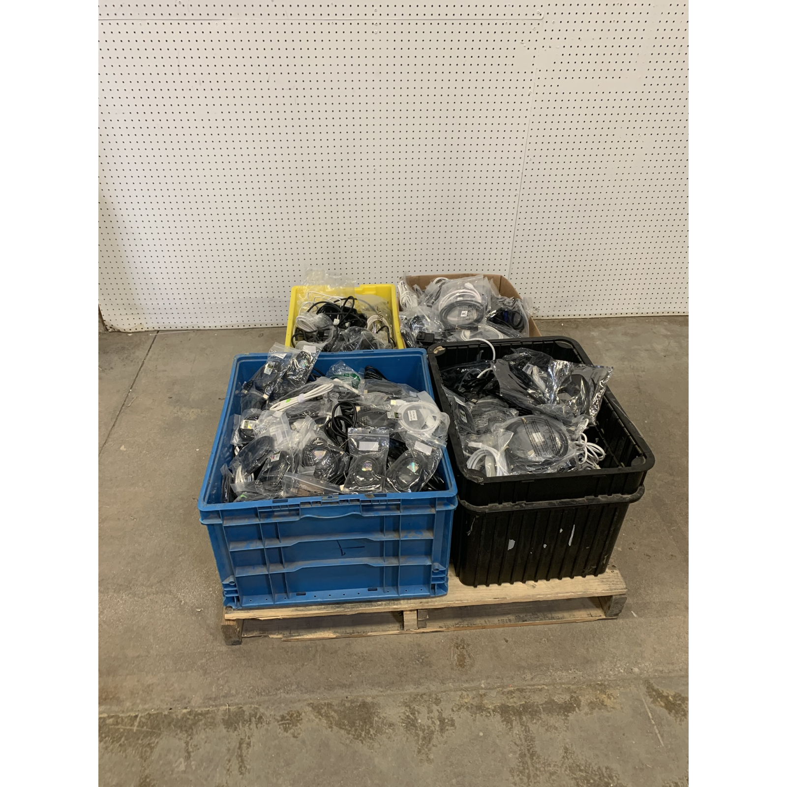 Bulk Pallet Mixed HDMI Cables & Computer Cords
