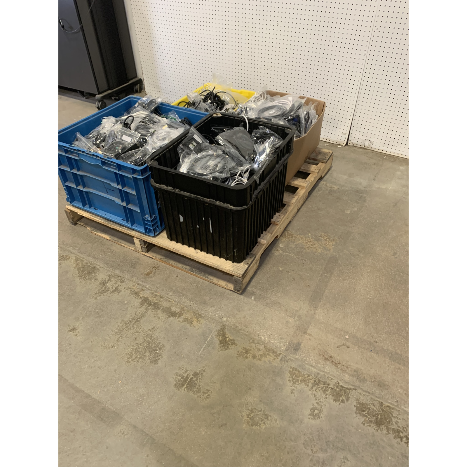 Bulk Pallet Mixed HDMI Cables & Computer Cords