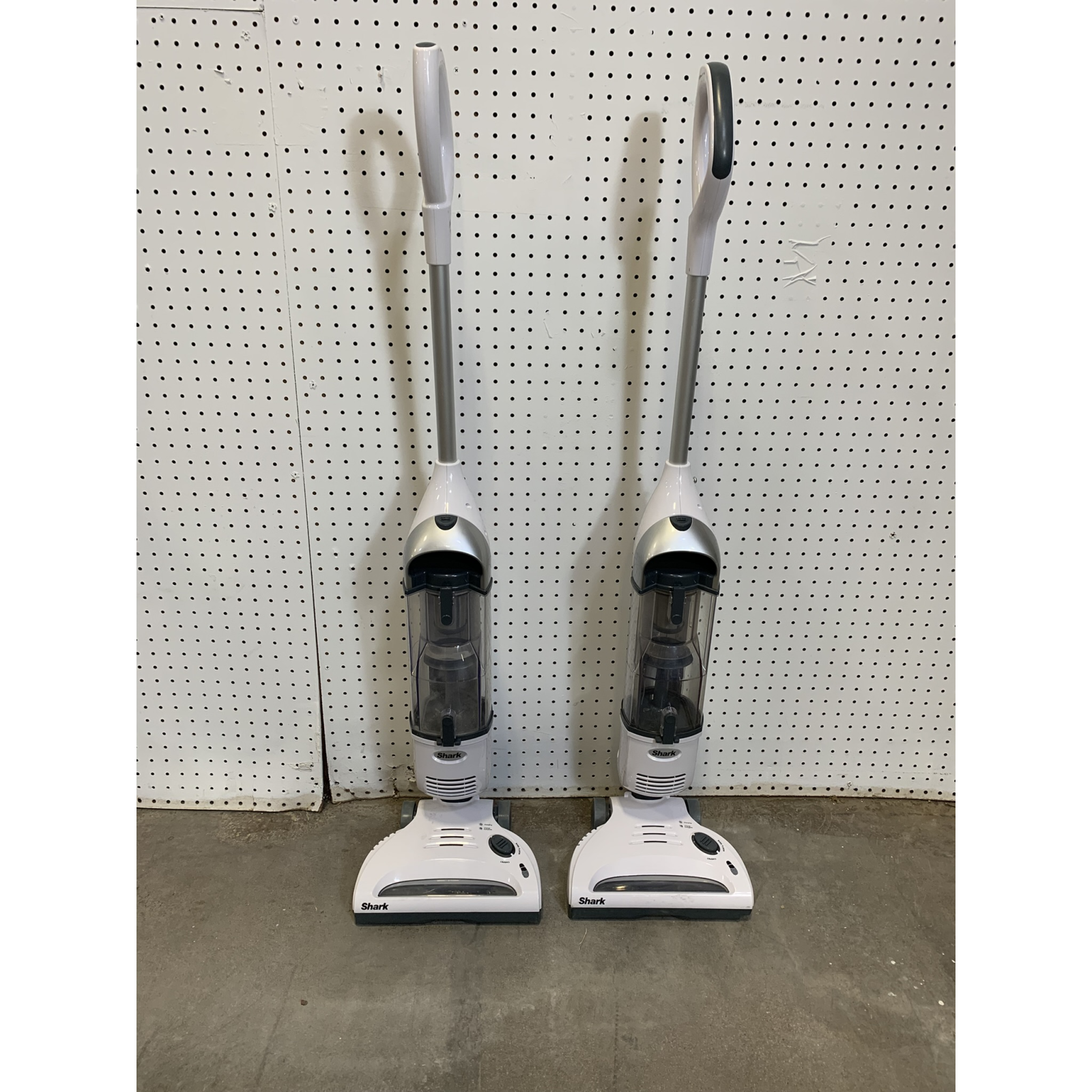 LOT OF 7 - USED / MIXED CORDLESS & UPRIGHT VACUUM PALLET - Shark, Wyze, Kenmore & Hoover - Total LOT Msrp $1,313