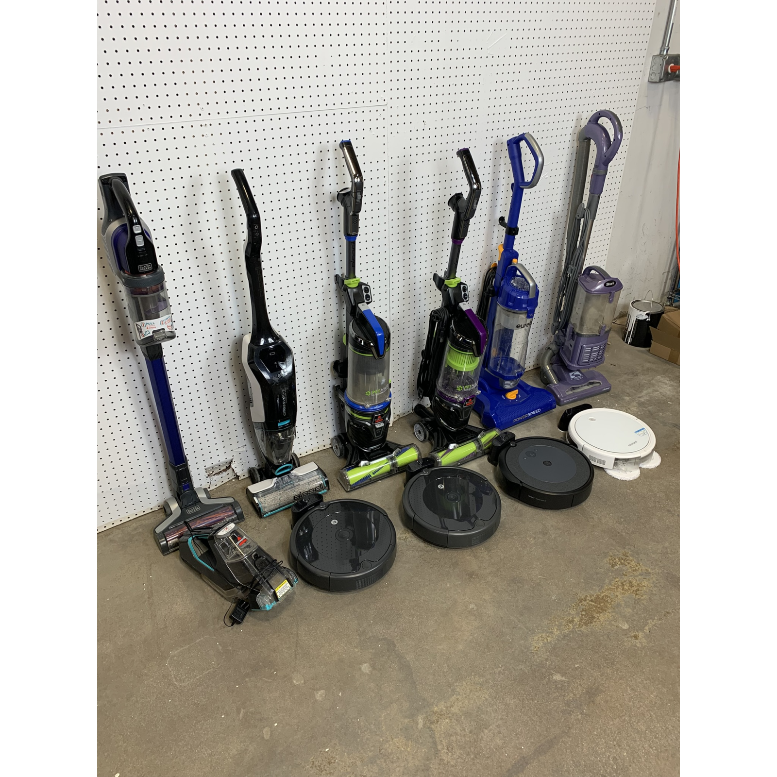 Used Mixed Returns Pallet – iRobot, BISSELL, Shark, BLACK+DECKER & Eureka Vacuums – Total Lot MSRP $2,644