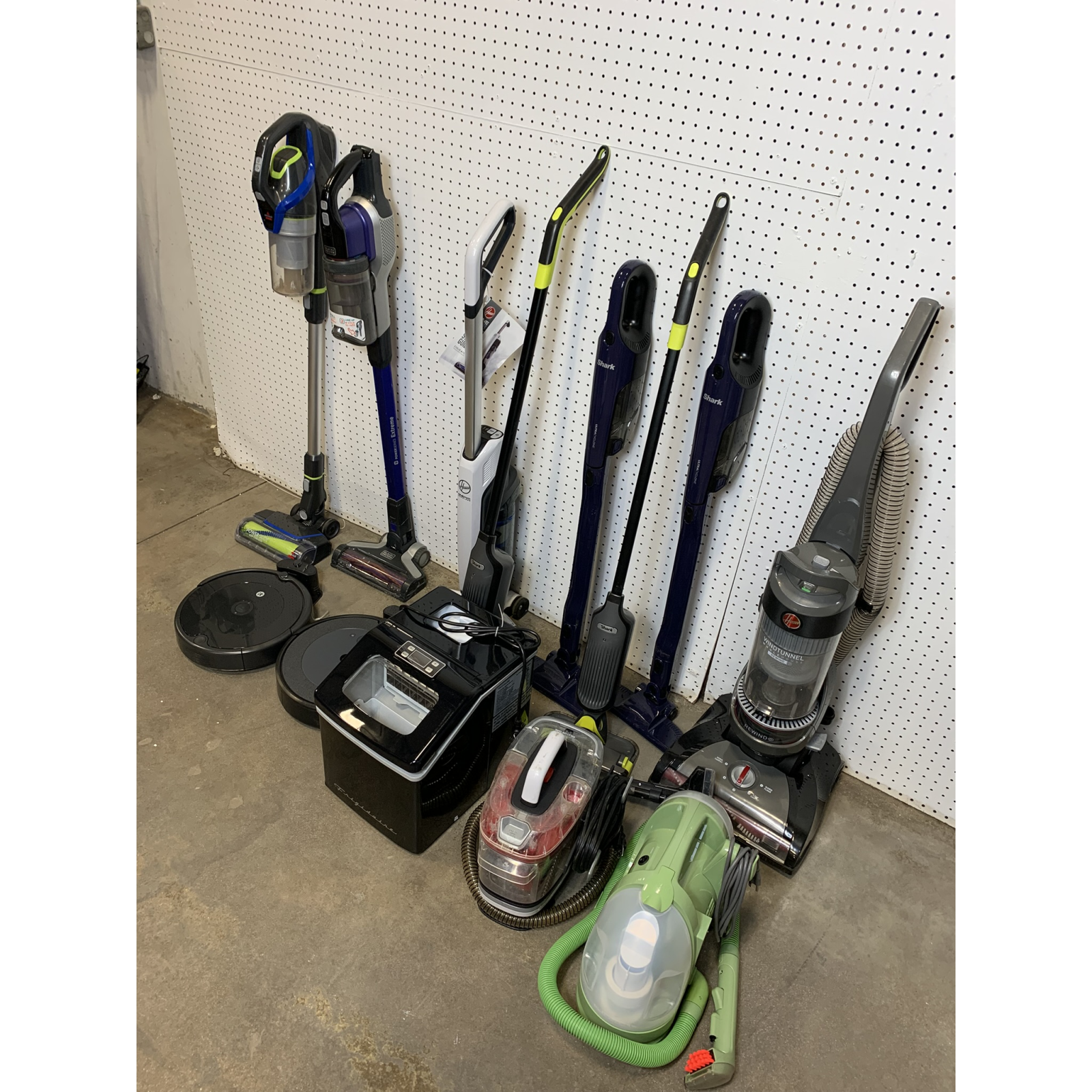 Mixed Vacuum & Small Appliance Return Pallet – Hoover, Shark, iRobot, Bissell, Frigidaire & More – Used/Unprocessed Returns