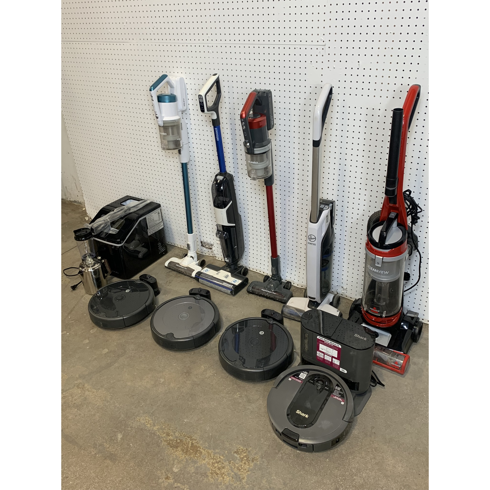 Used Mixed Returns Pallet – Shark, iRobot, BISSELL, Eureka, Hoover, Frigidaire & More – Total Lot MSRP $2,619