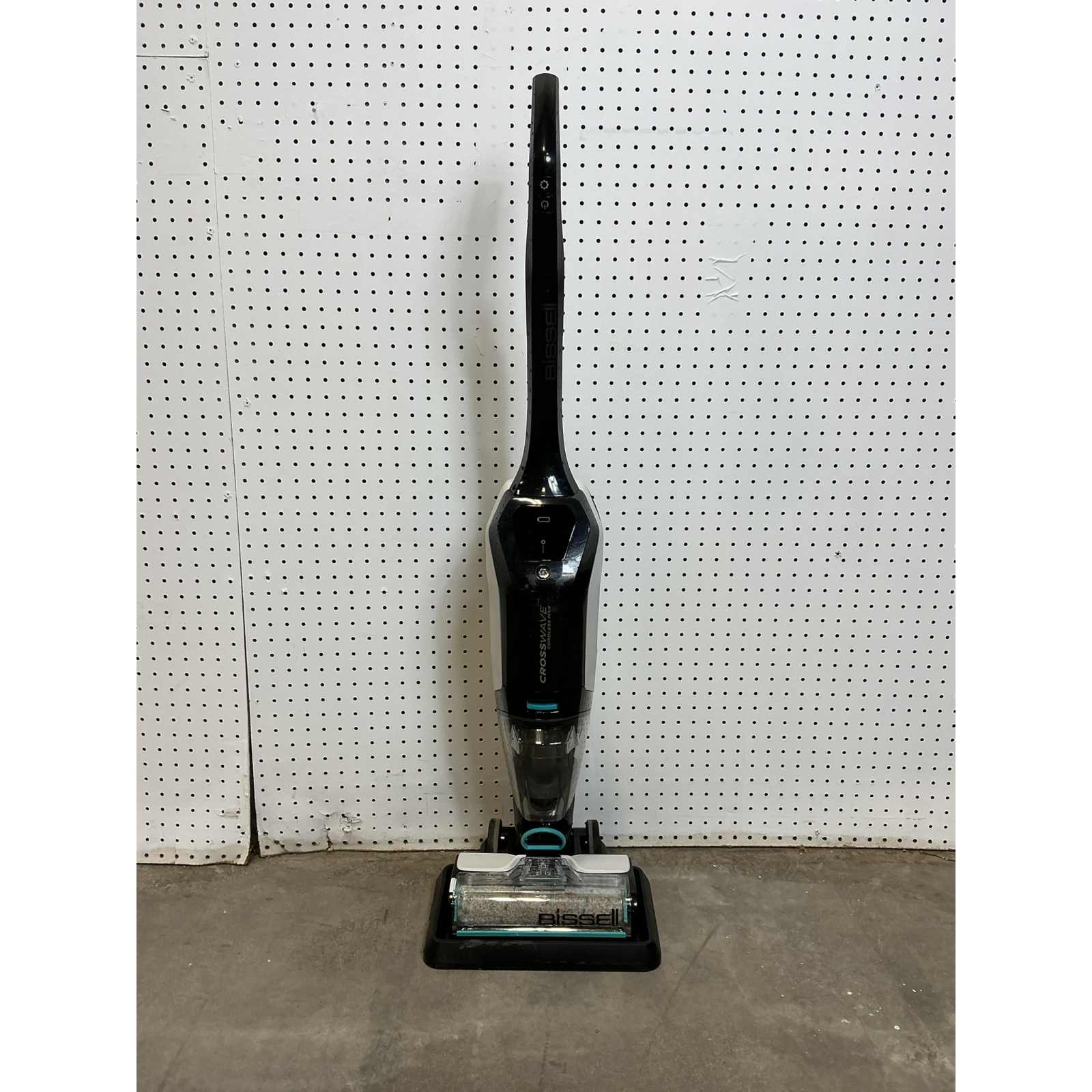LOT OF 11 - USED - MIXED FLOOR CARE & VACUUM PALLET - Bissell, Shark, Hoover, McCulloch & Eureka - Total LOT MSRP $1,819