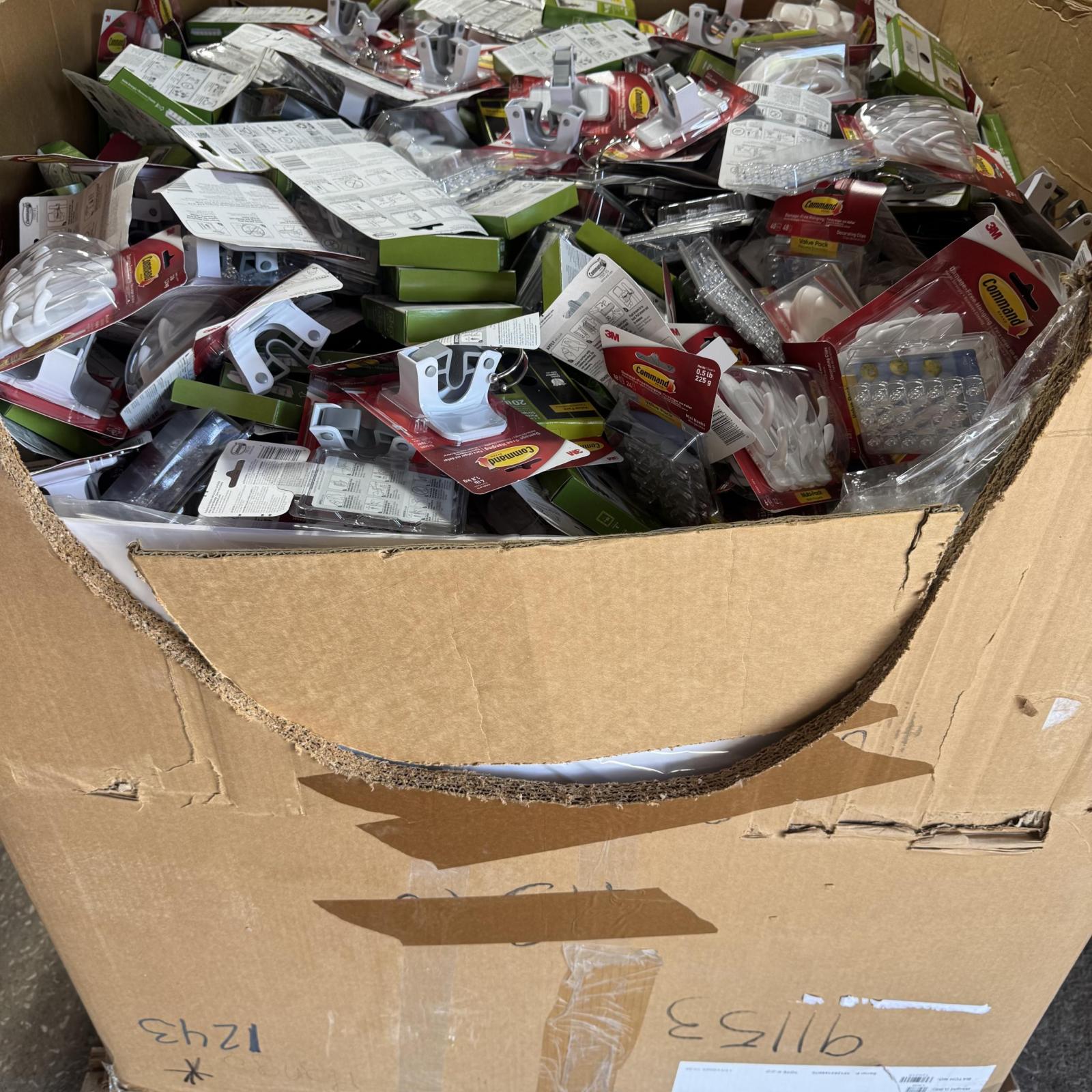 Springtown location- Mixed Pallet of New Command Hooks