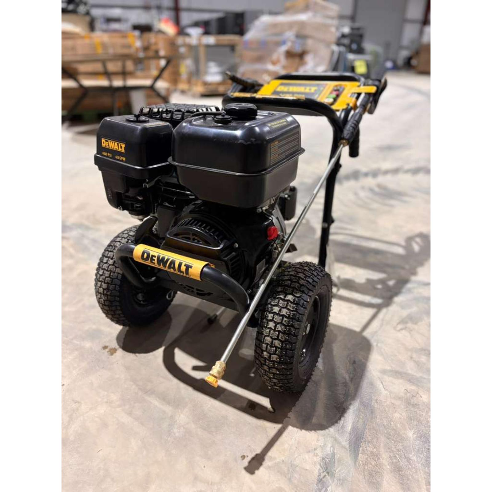 DEWALT 4400 PSI PRESSURE WASHER