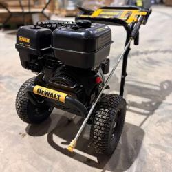 DEWALT 4400 PSI PRESSURE WASHER