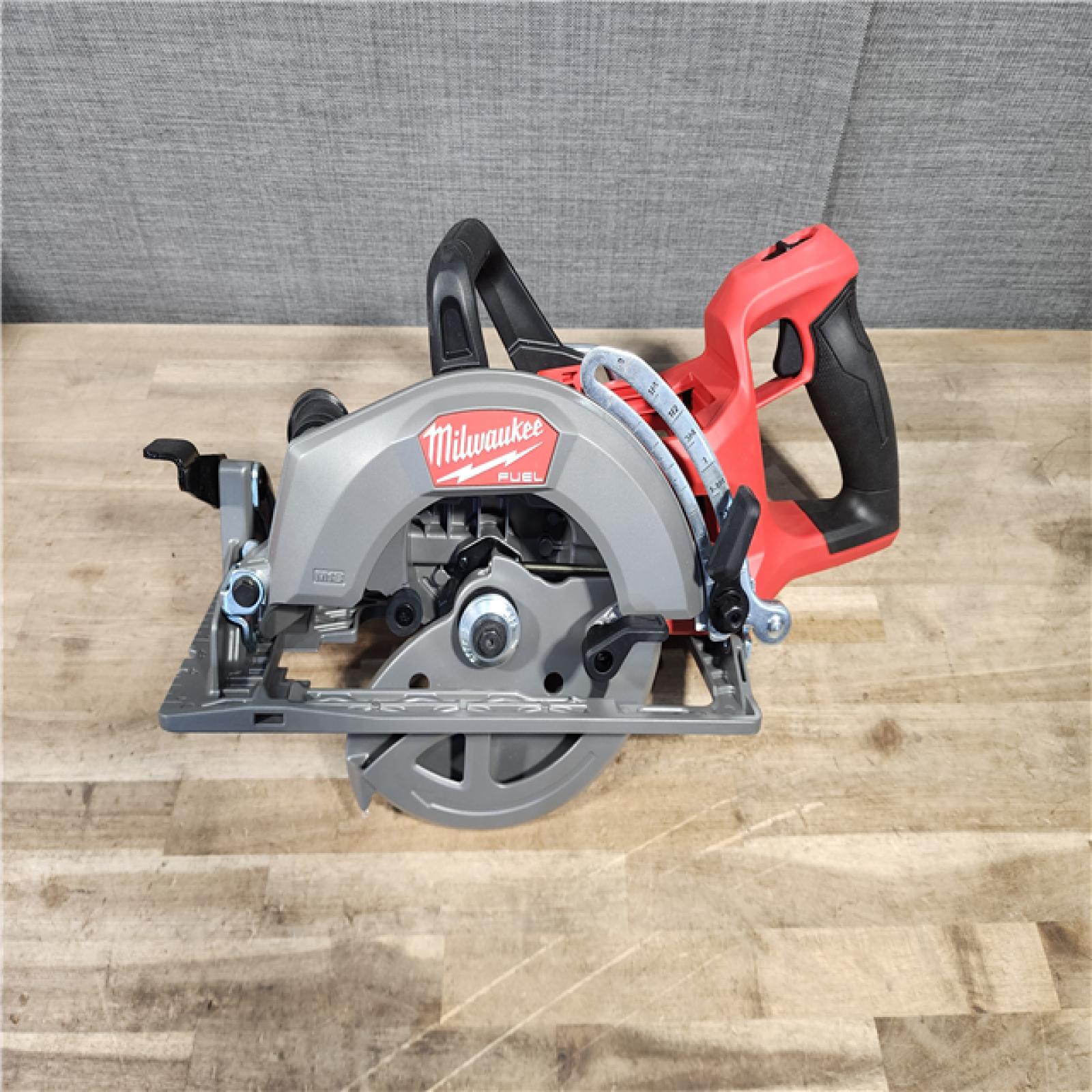 HOUSTON LOCATION - AS-IS MILWAUKEE 7-1/4 REAR HANDLE CIRCULAR SAW (TOOL ONLY)