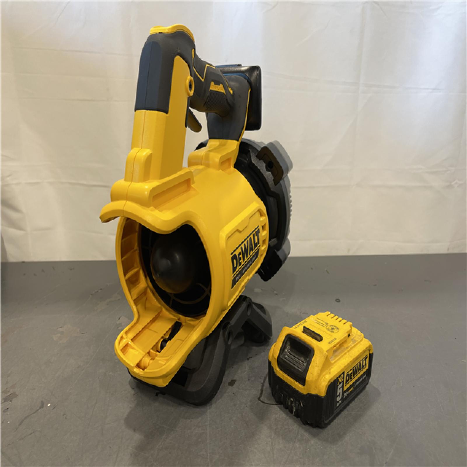 AS-IS - DeWalt 20V MAX 125 MPH 450 CFM Brushless Cordless Battery Powered Blower Kit