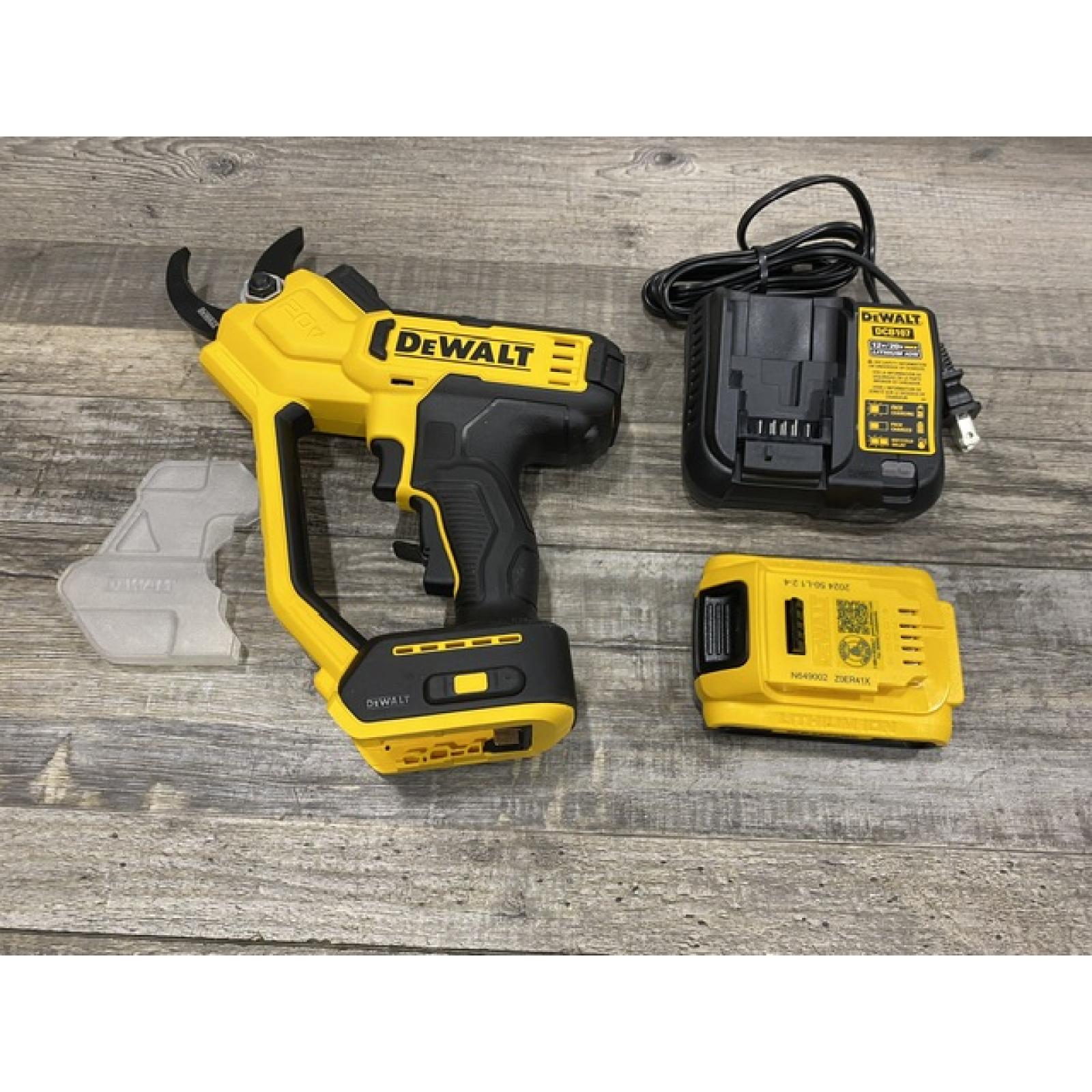 AS-IS DEWALT 20V MAX Cordless Battery Powered Pruner Kit