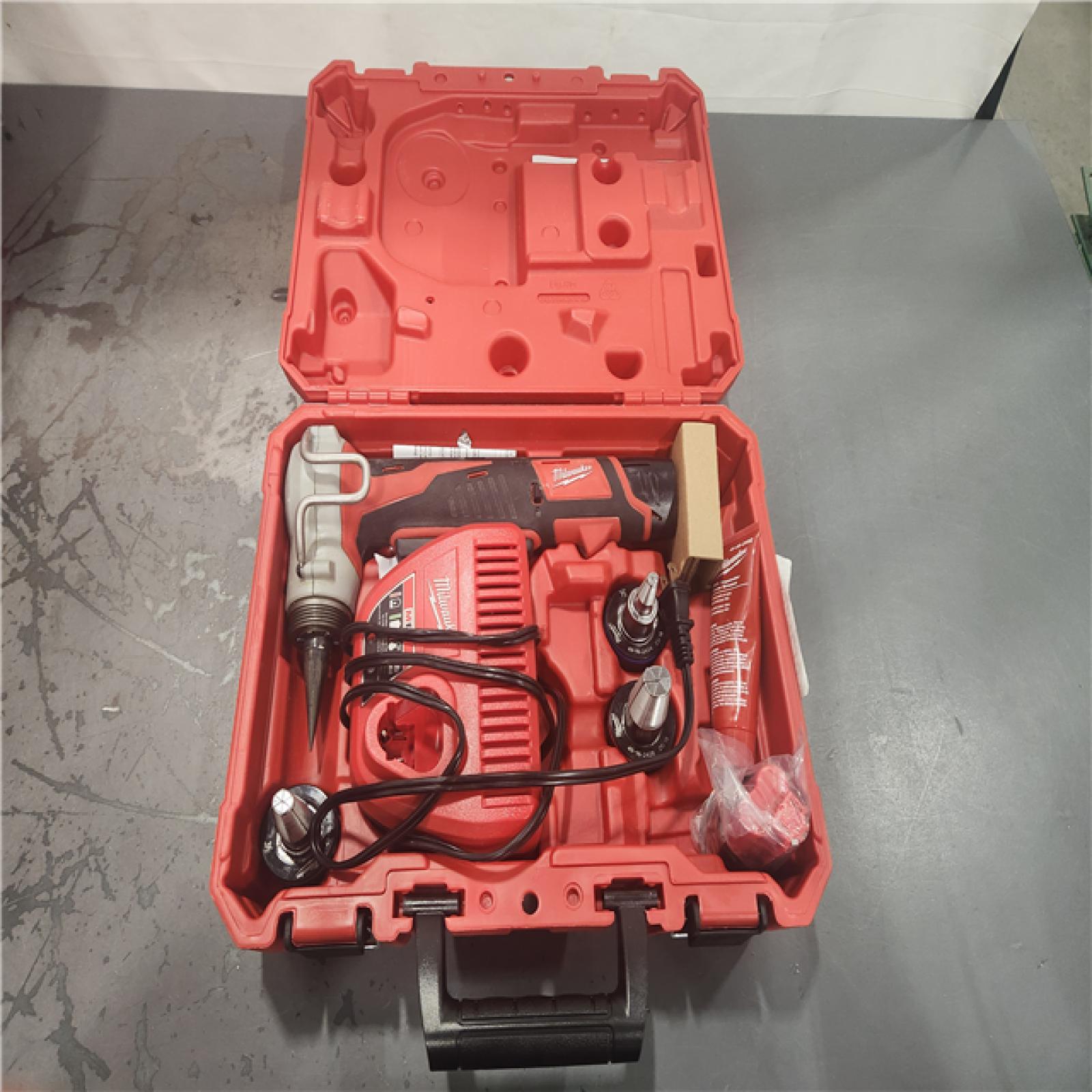 AS-IS- Milwaukee 12V Lithium-Ion Cordless PEX Expansion Tool Kit