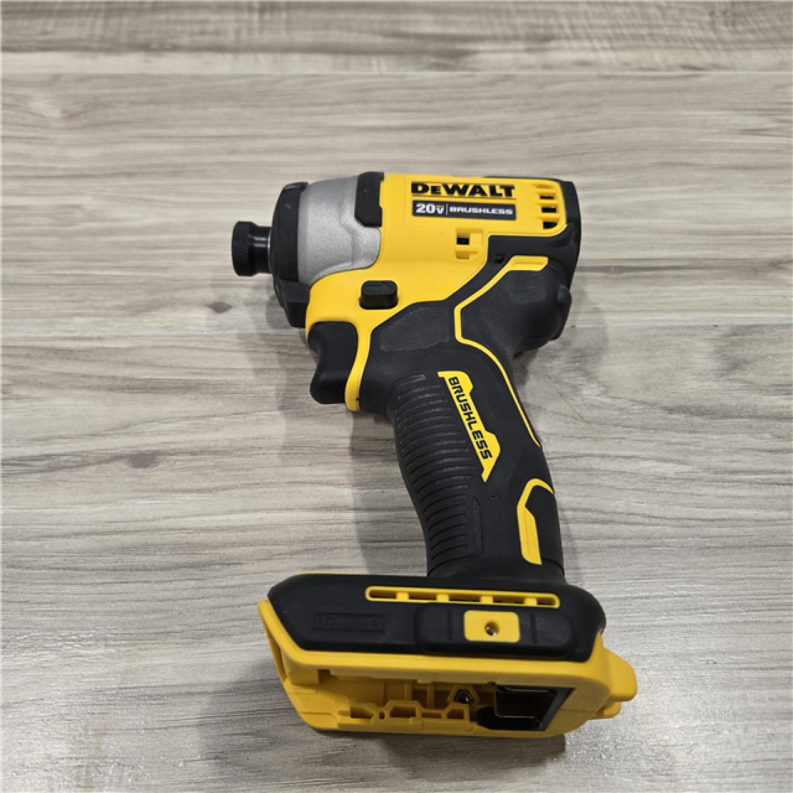 LIKE NEW! - DeWALT ATOMIC 20V MAX Cordless Compact Impact Driver Kit
