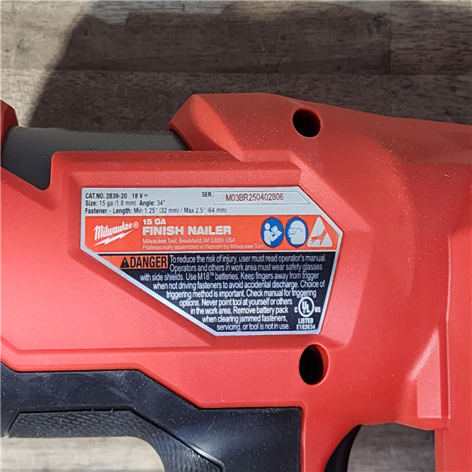 HOUSTON LOCATION - AS-IS (APPEARS LIKE NEW) Milwaukee 2839-20 M18 FUEL 15 Ga. 18 Volt Brushless Angled Finish Nailer (TOOL ONLY)