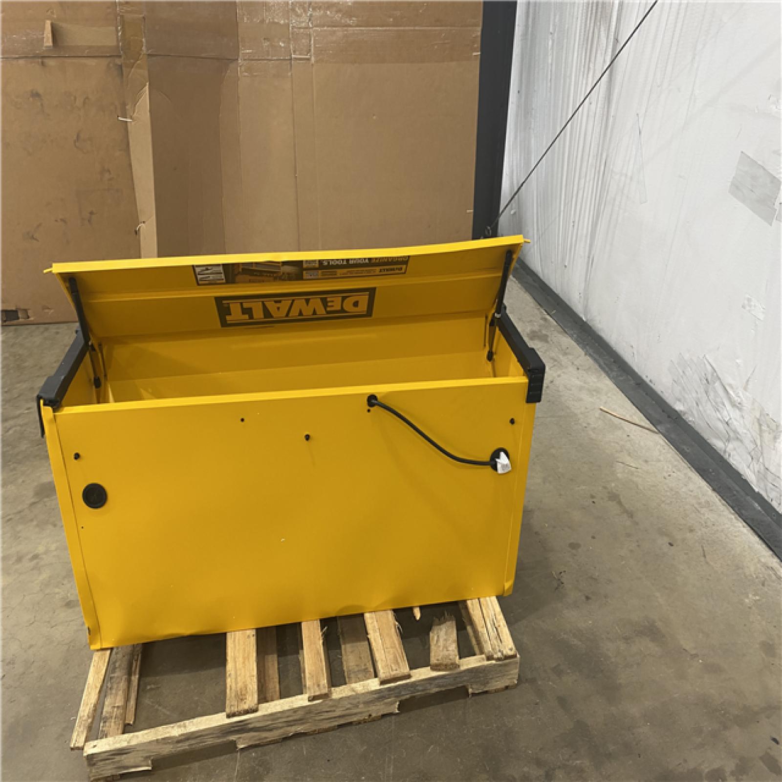 Houston Location - AS-IS Tool Pallet DEWALT SIX DRAWER TOOL BOX