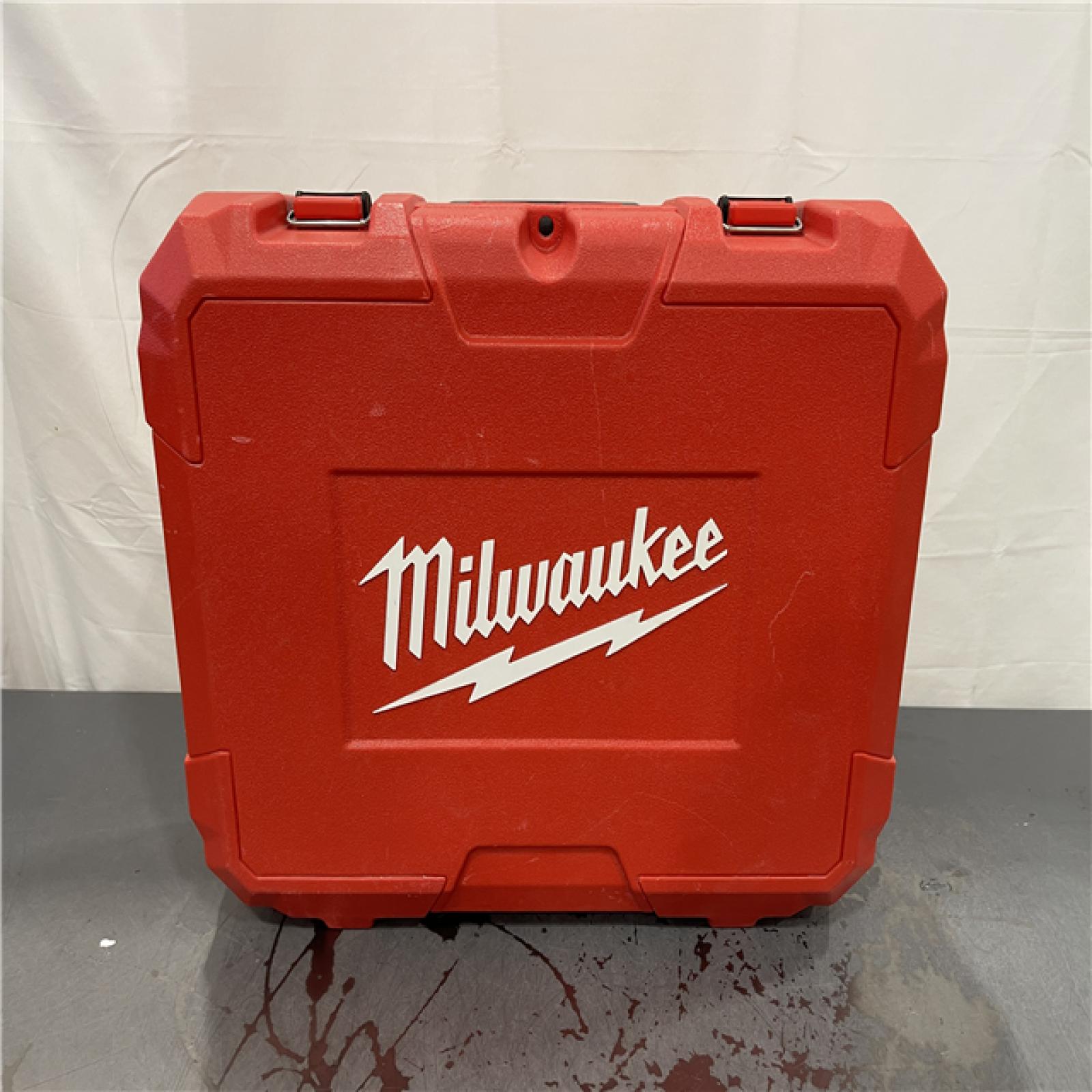 AS-IS - Milwaukee M12 12-Volt Lithium-Ion Cordless Green 250 ft. 3-Plane Laser Level Kit