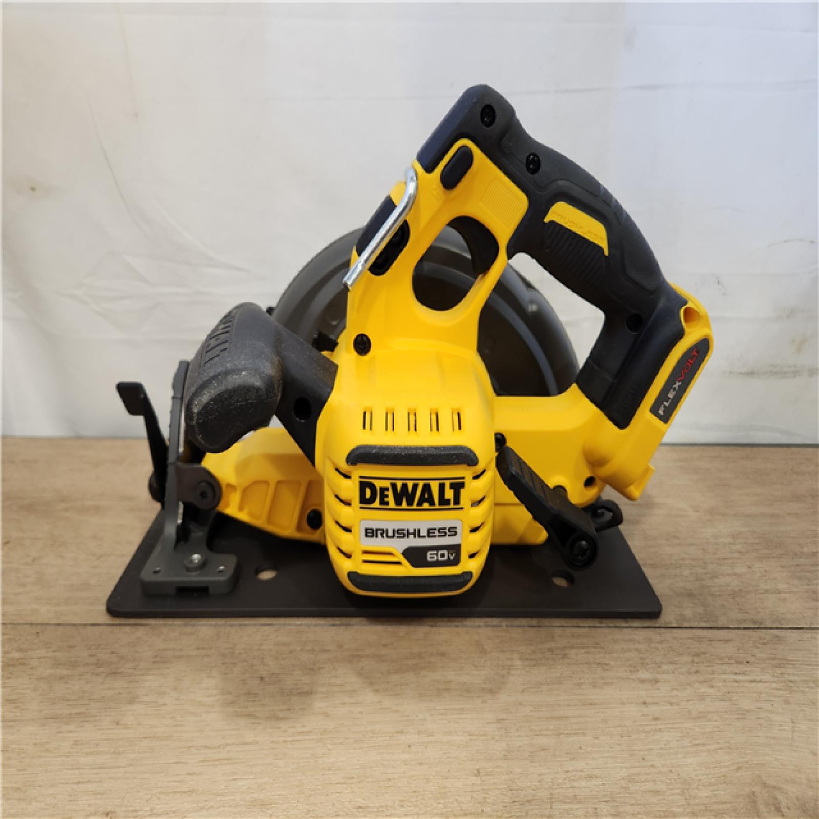 AS-IS- DEWALT FLEXVOLT 60V MAX Cordless Brushless 7-1/4 in. Circular Saw with Brake (Tool Only)