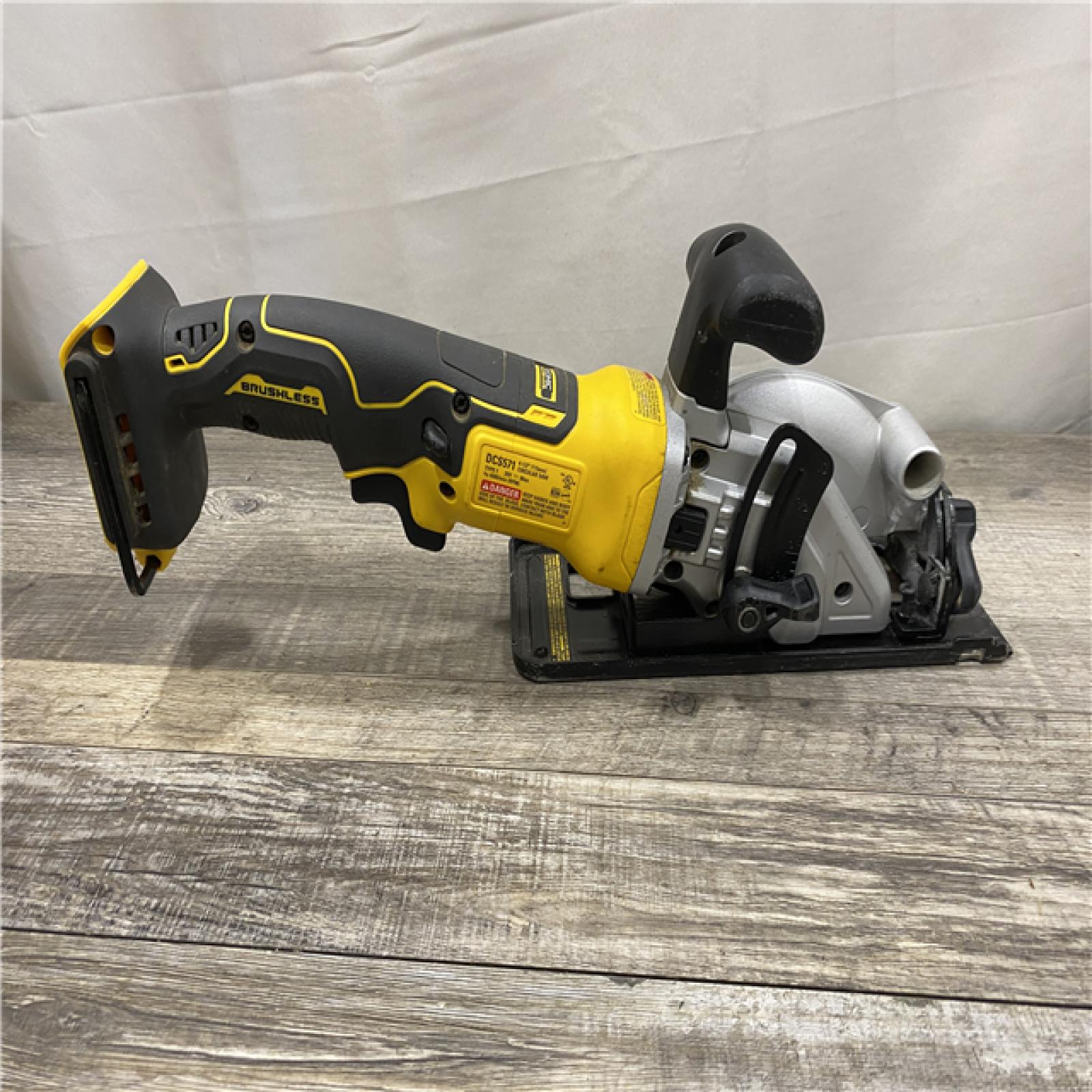 AS-IS DEWALT ATOMIC 20V MAX Cordless Brushless 4-1/2 in. Circular Saw (Tool Only)