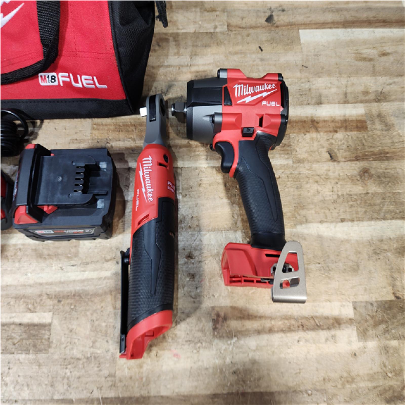 HOUSTON LOCATION - AS - IS Milwaukee 2 Tool Combo Kit W/ (2) Battery & Charger